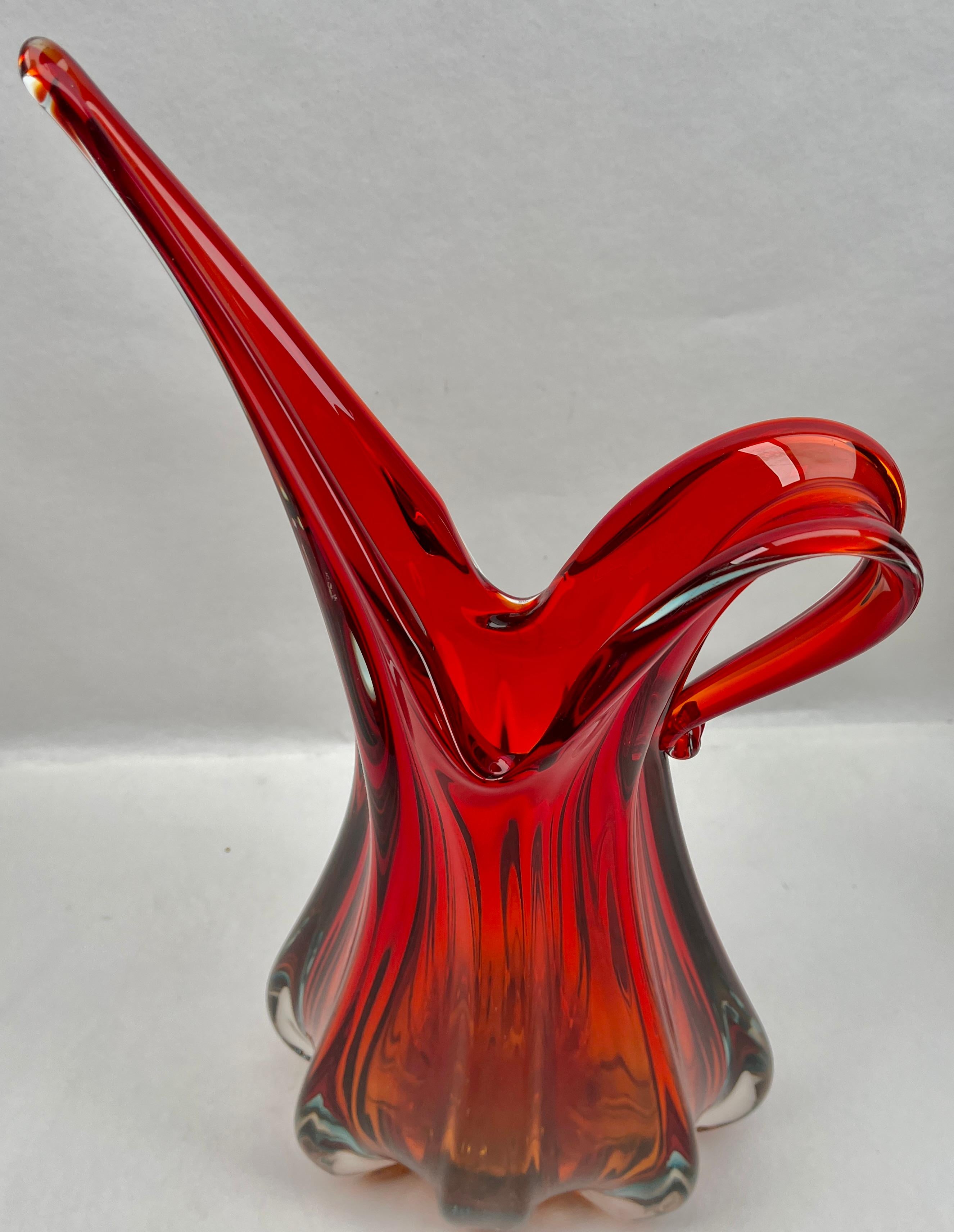 Großer Murano  Vase in mehrfarbigem Rot, Barovier & Toso zugeschrieben, 1960er Jahre (Mitte des 20. Jahrhunderts) im Angebot