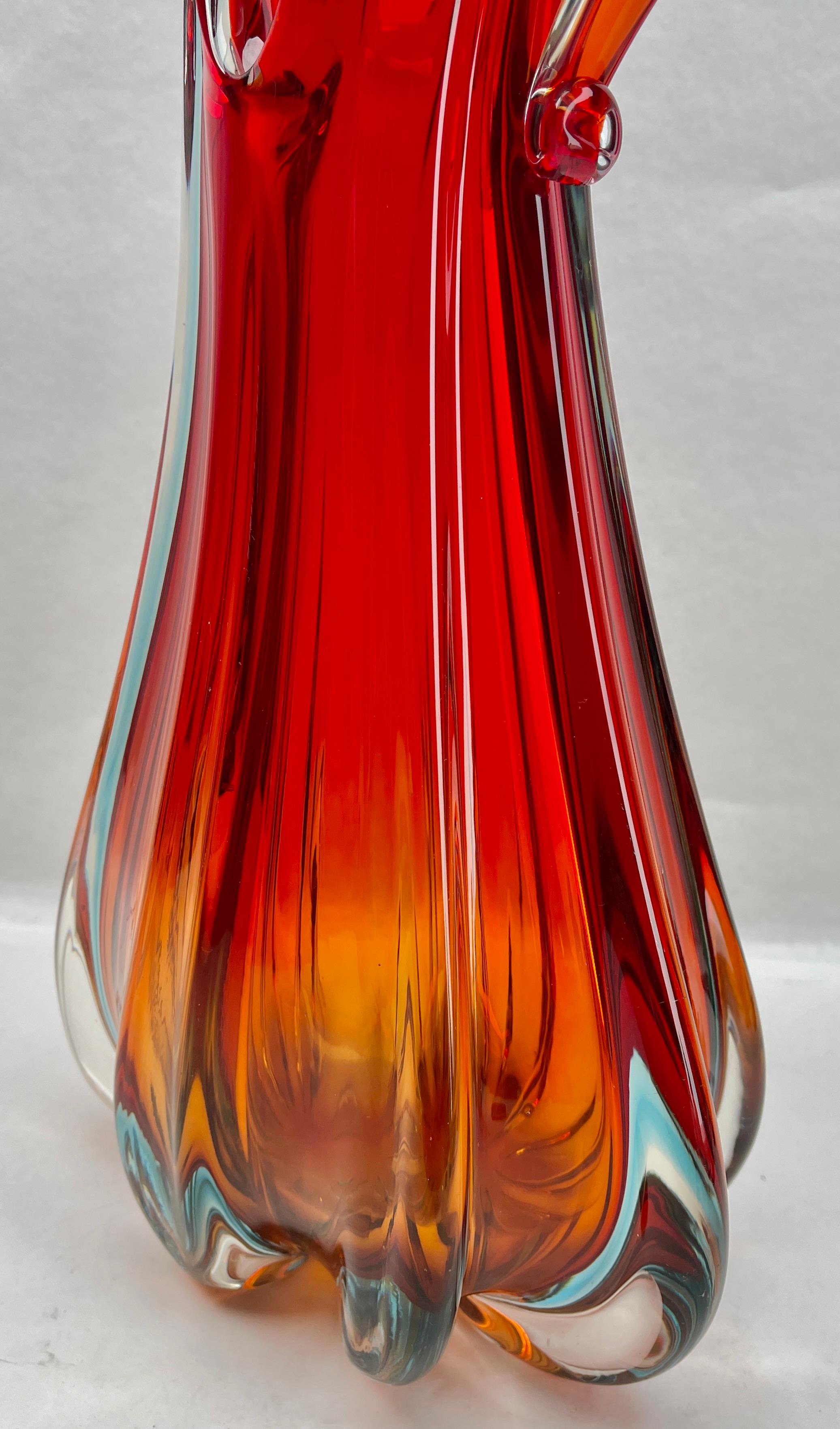 Großer Murano  Vase in mehrfarbigem Rot, Barovier & Toso zugeschrieben, 1960er Jahre im Angebot 1