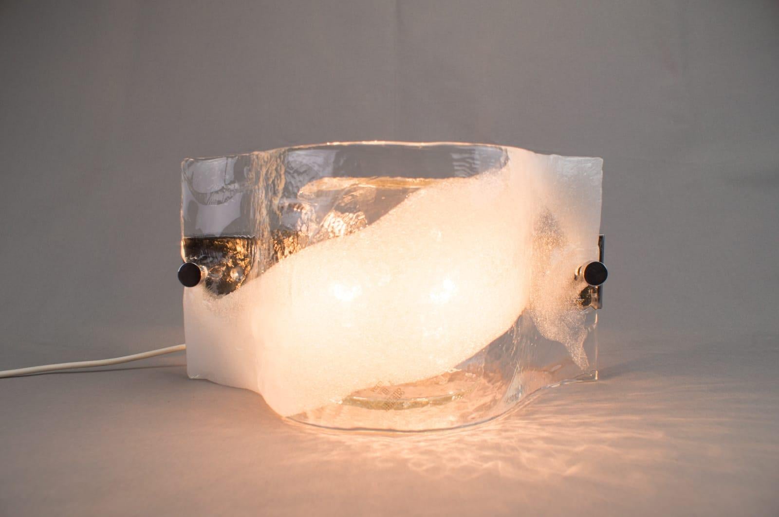Very elegant wall lamp featuring thick white and clear Murano glass on a chrome bas in excellent condition. 

Two bulbs (e14).
    
   