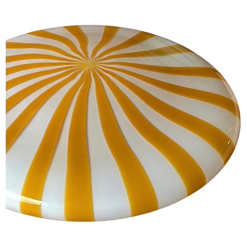 Grande applique murale encastrée de Murano vintage en forme de bonbons, striées jaune et blanches en vente