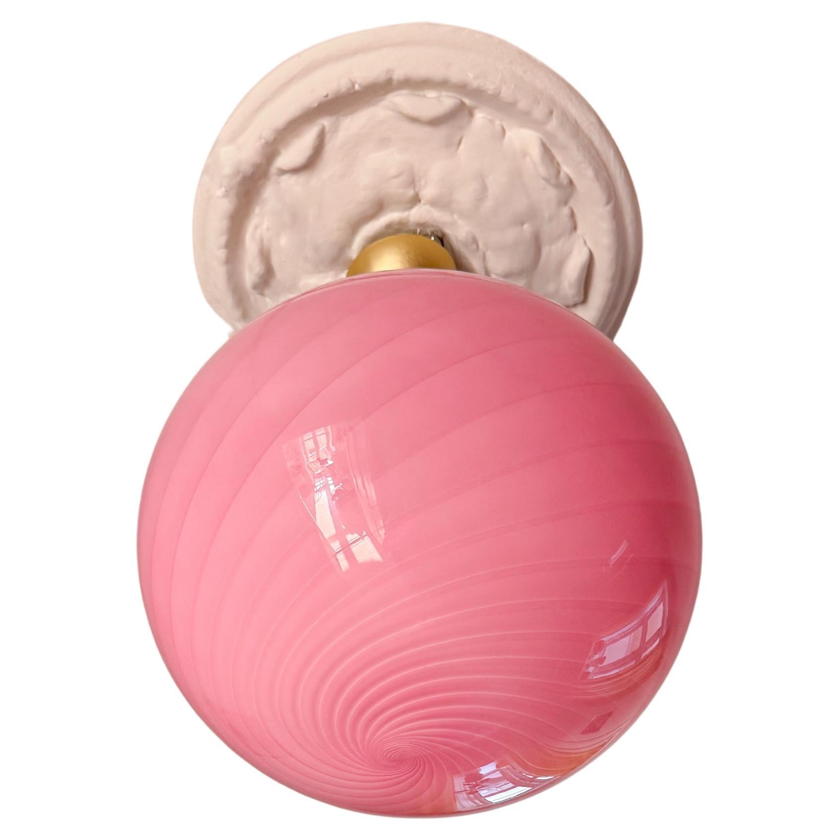 Grand pendentif ovale vintage Candy en verre rose tourbillonnant de Murano, Italie