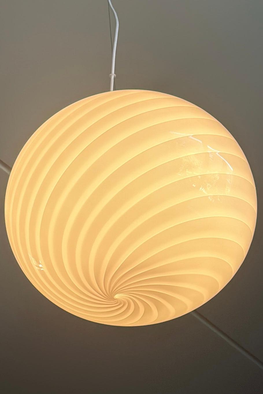 Large Murano Vintage Candy oval pendant soft pink swirl glass, made in Italy In New Condition For Sale In København, DK