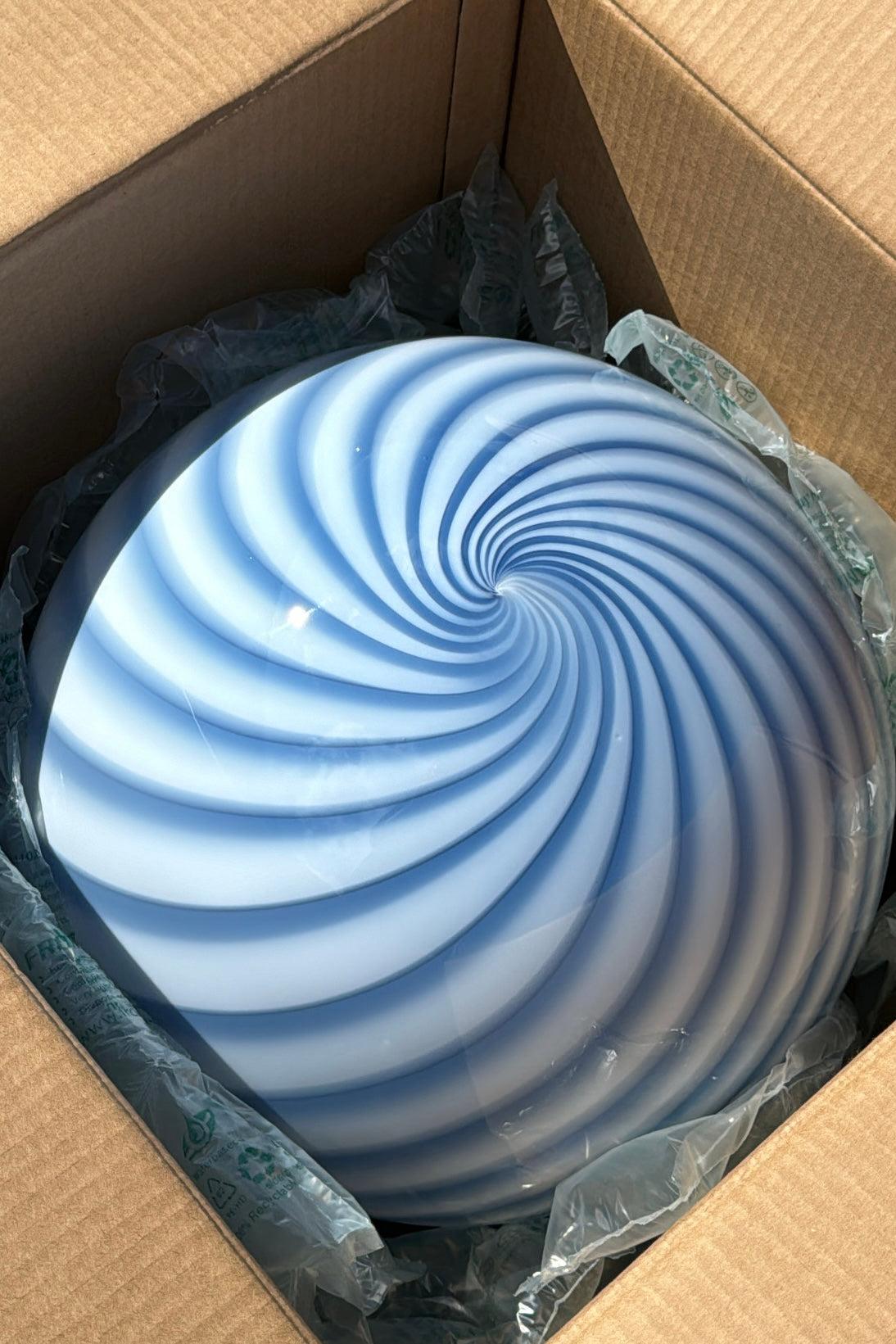 Large Murano Vintage Candy pendant blue swirl, made in Italy In New Condition For Sale In København, DK
