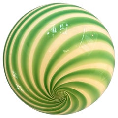Großer Murano Vintage Candy Anhänger grün/weißer Wirbel, hergestellt in Italien
