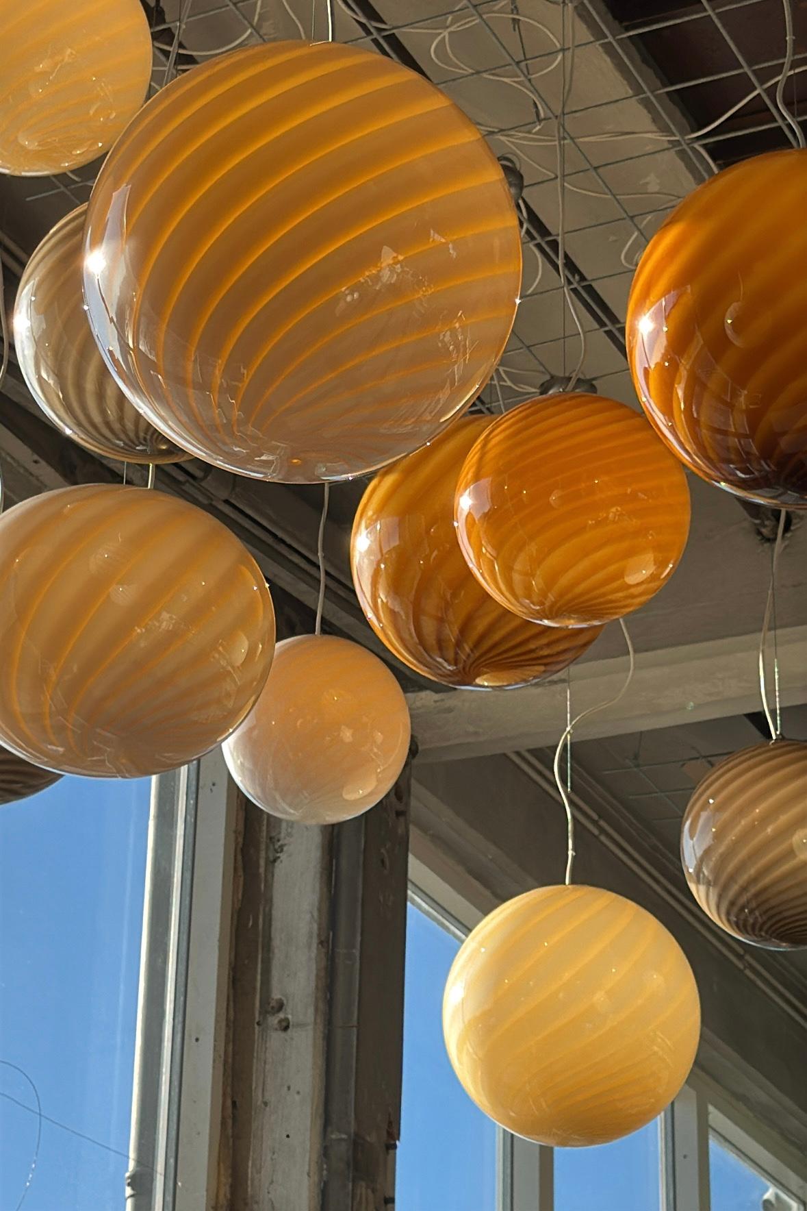 Large new Italian Murano candy pendant ceiling lamp in grey / brown glass. Mouth-blown glass in round shape with swirl pattern. E27 socket. Comes with adjustable suspension
Handmade in Italy.
D:40 cm  

As it is mouth blown glass, the expression