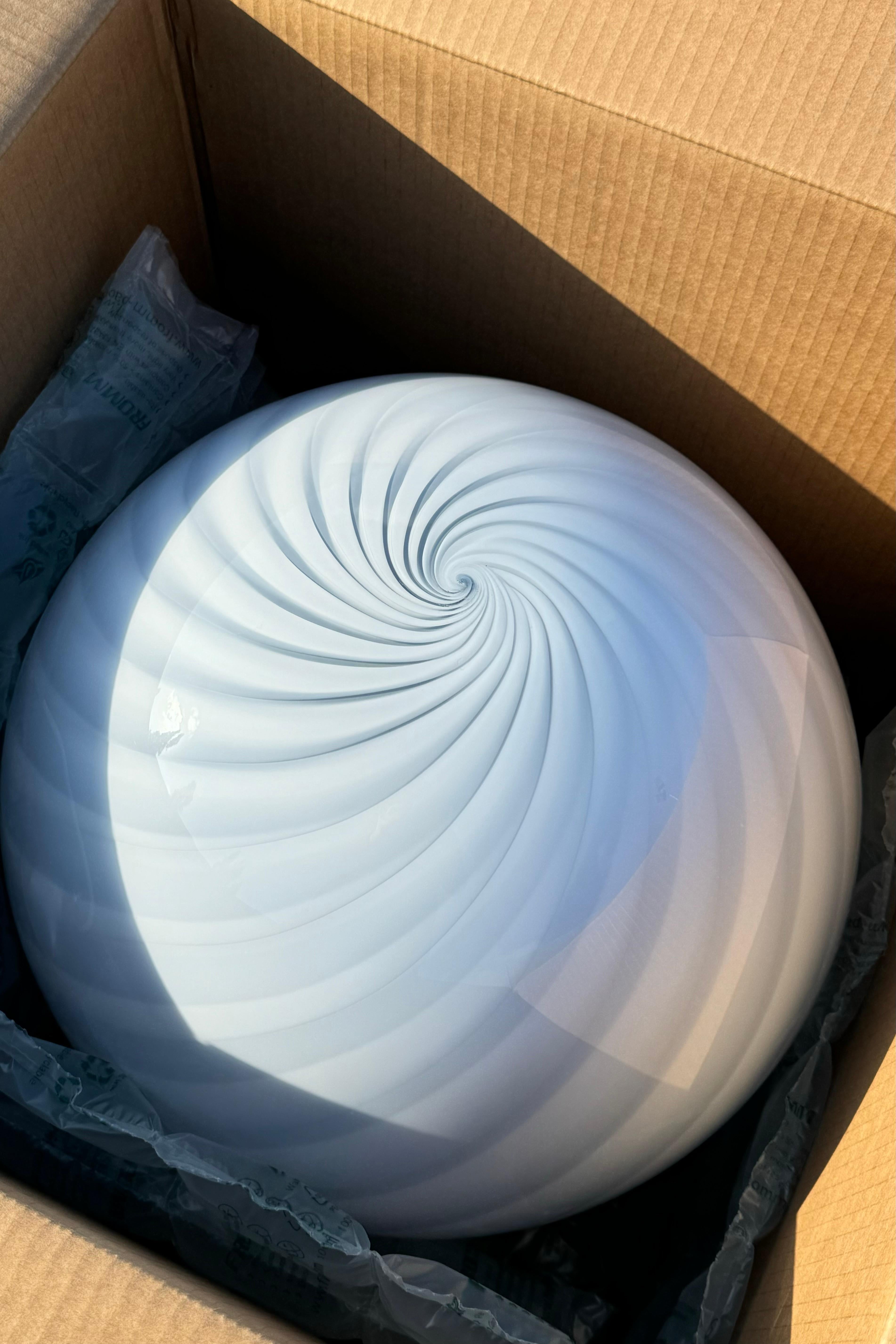Large Murano Vintage Candy round pendant soft blue swirl glass, made in Italy In New Condition For Sale In København, DK