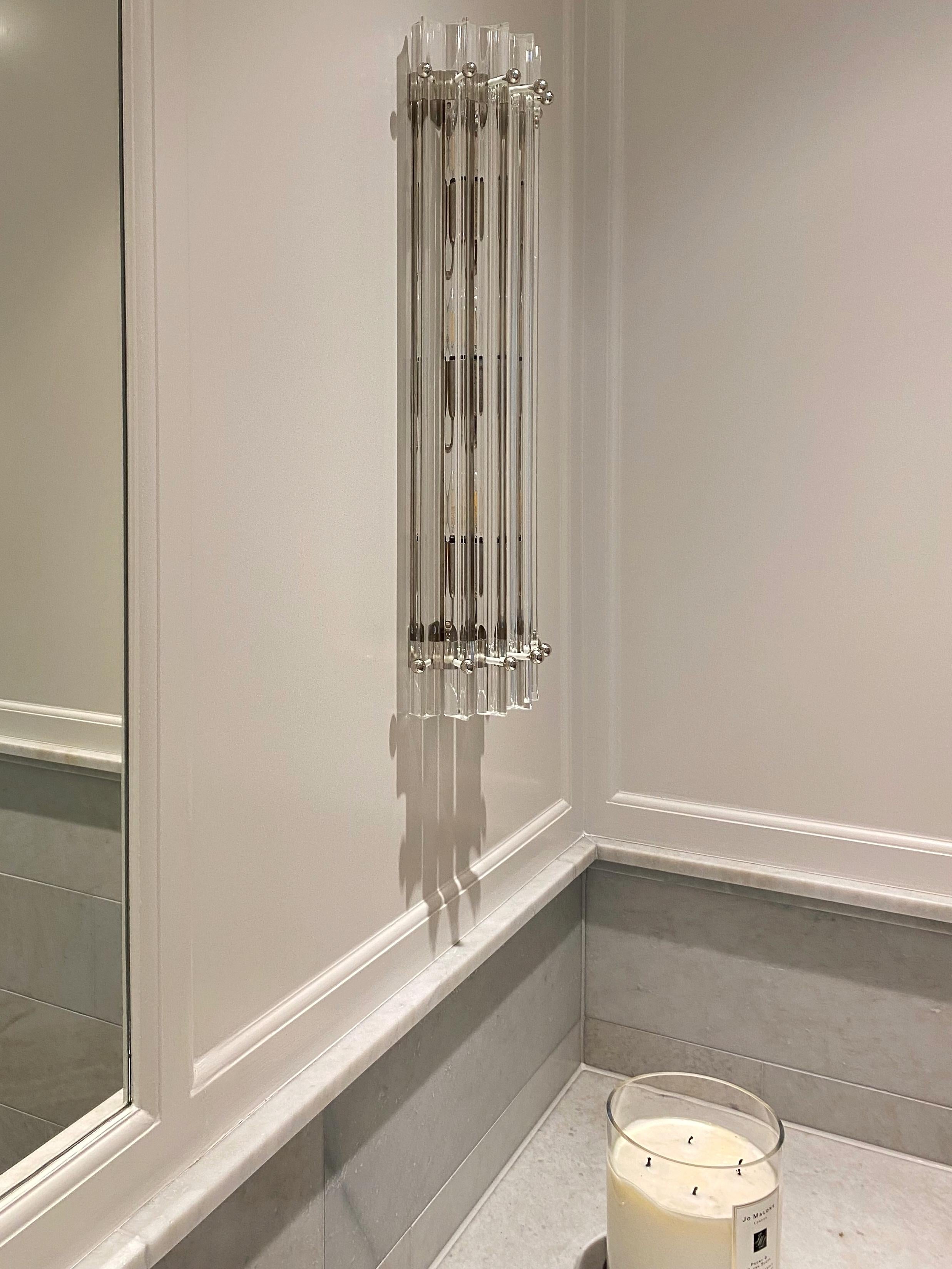 Grande lampada da parete di Murano in acciaio inossidabile e prismi in vetro trasparente In condizioni ottime in vendita a Bromma, SE