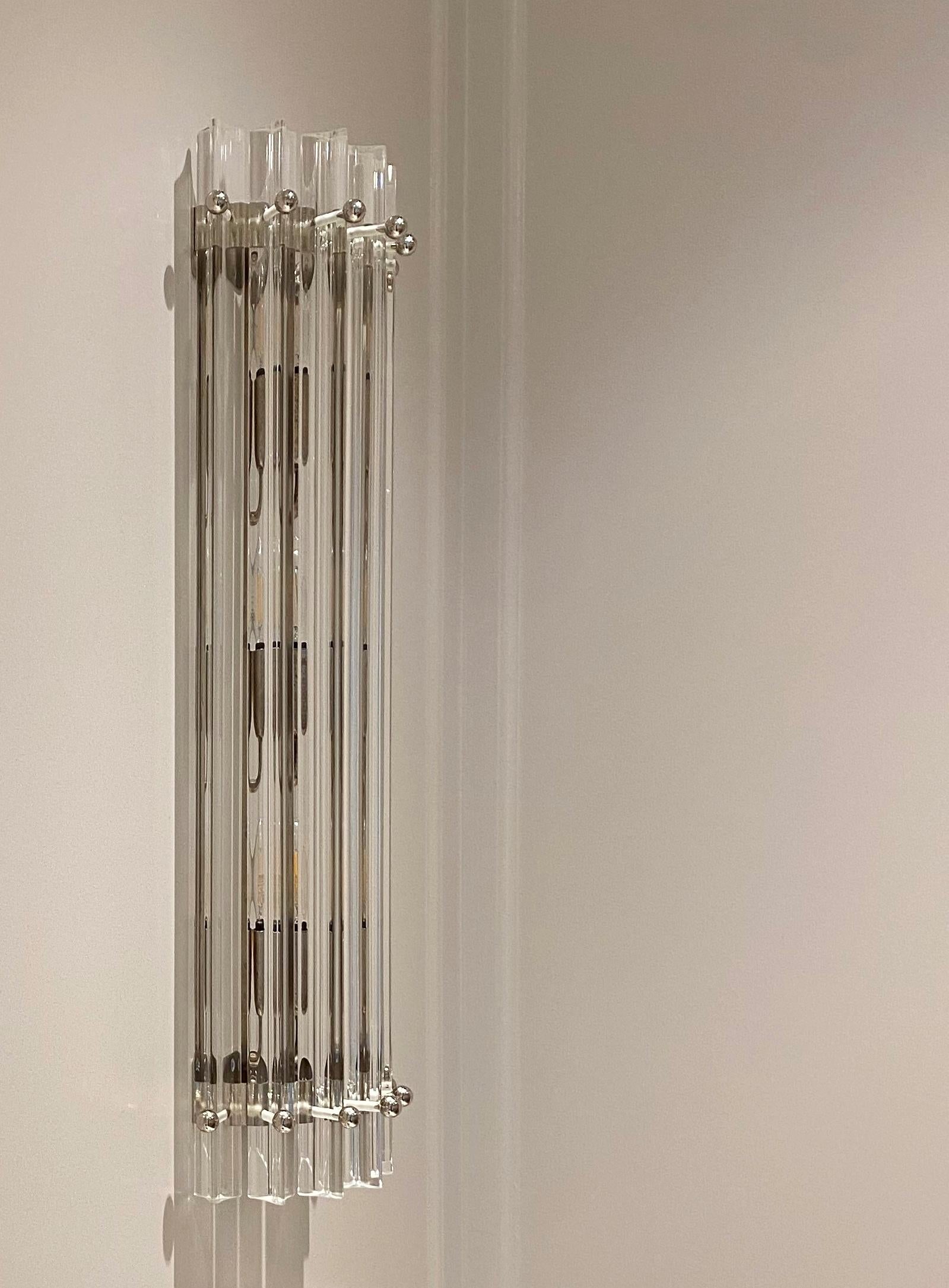 Vetro Grande lampada da parete di Murano in acciaio inossidabile e prismi in vetro trasparente in vendita