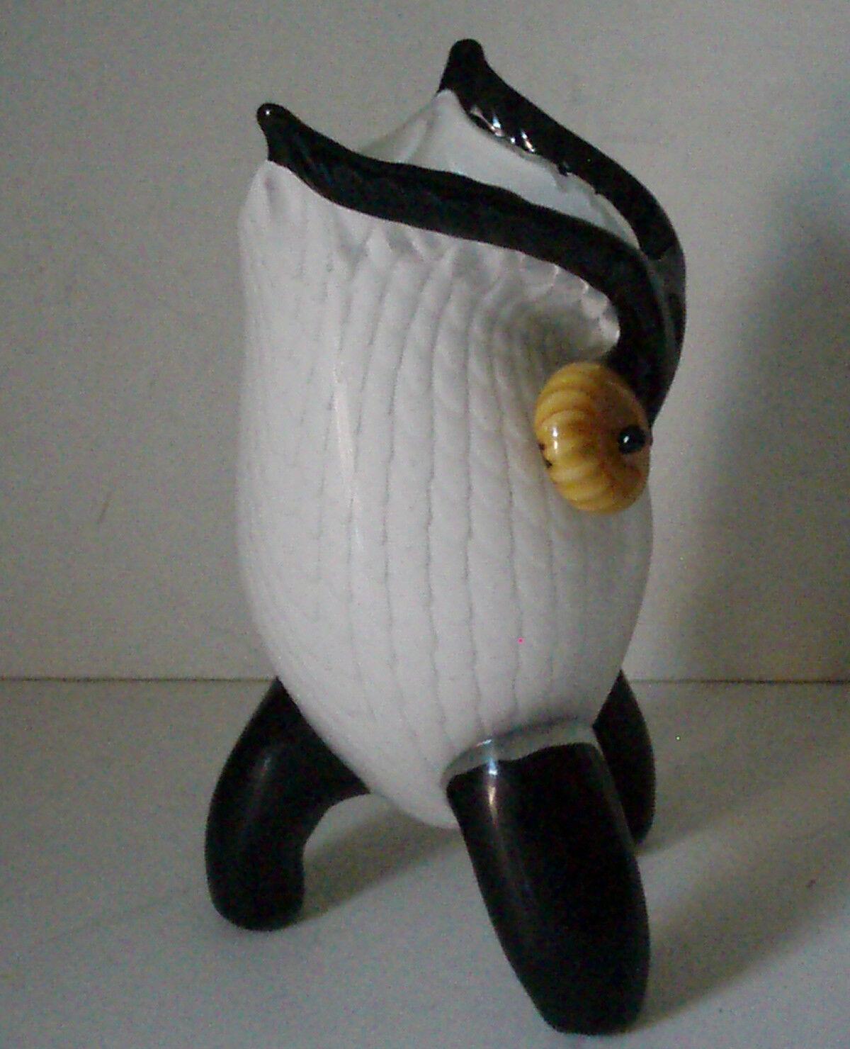 For the lovers of Murano, an alluring hoot owl art glass vase in iconic white and black glass, approx. size: 10.5 inches high x 5 inches wide x 4 inches deep. Approx. weight: 8 lbs. Fabulous colors and workmanship, so well done. A wonderful class