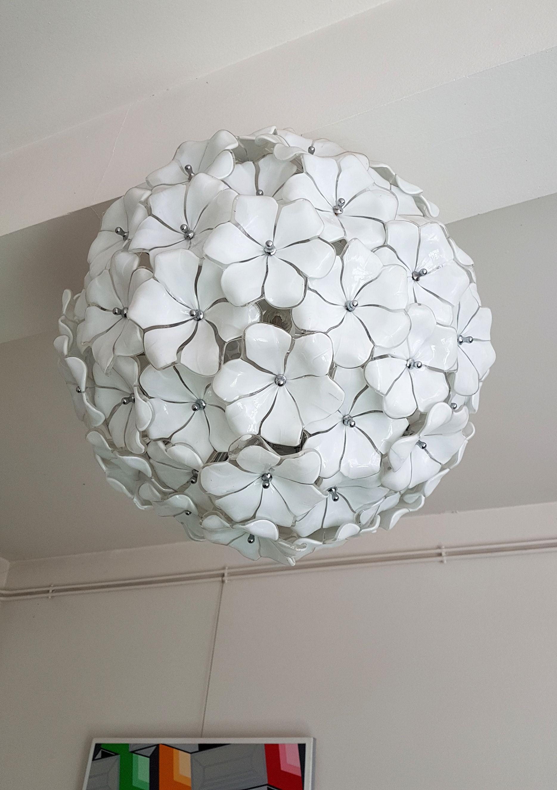 Large flower ball, chrome frame covered by Murano white flowers.
By Mazzega, Murano, Italy, 1970s.
The chandelier has 10 lights and has been rewired.
It can be hanged as a flush mount, or as a chandelier, with a chrome chain and canopy: H 19.7