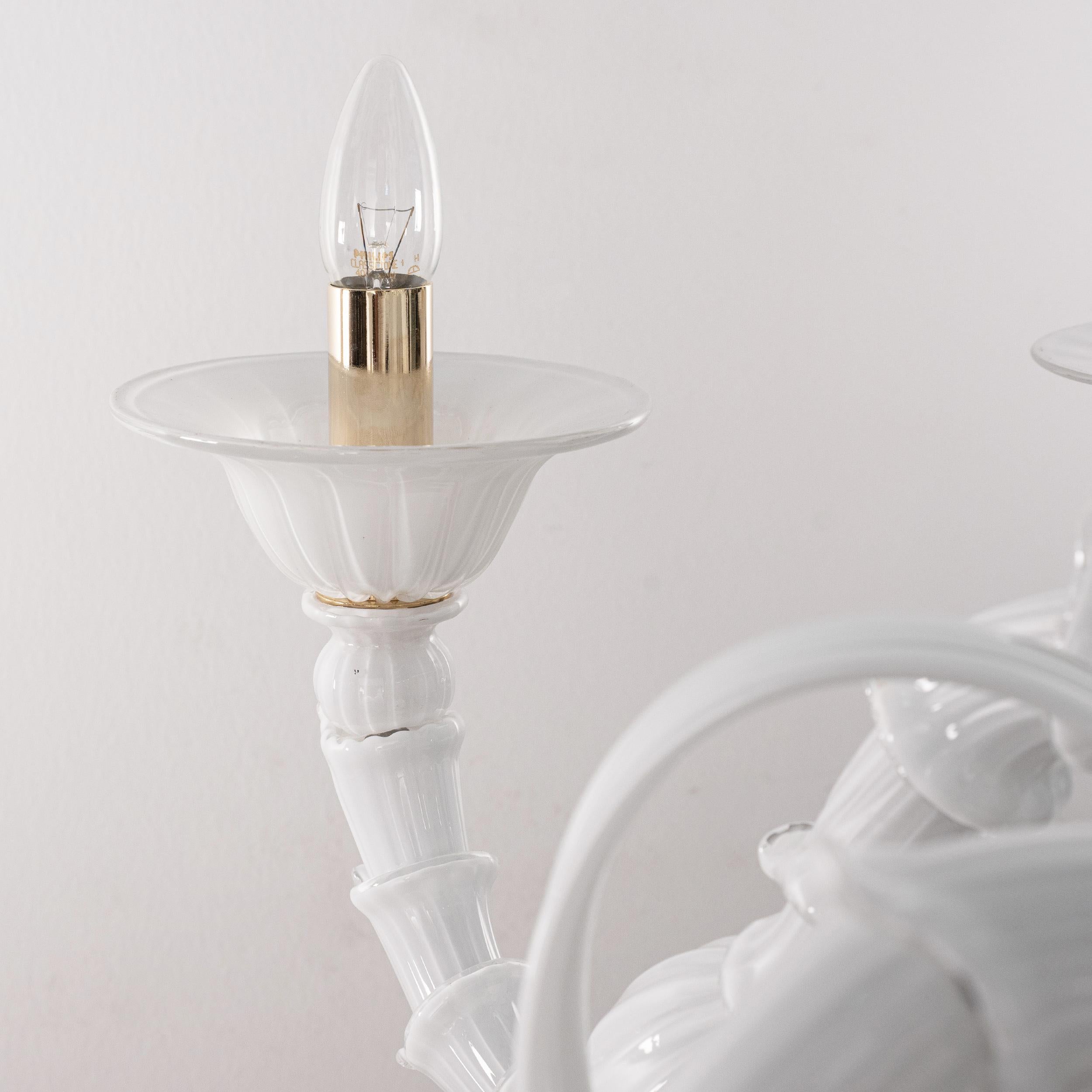 Gran araña de cristal blanco de Murano 6 luces, Vintage Made in Italy en stock Italiano en venta