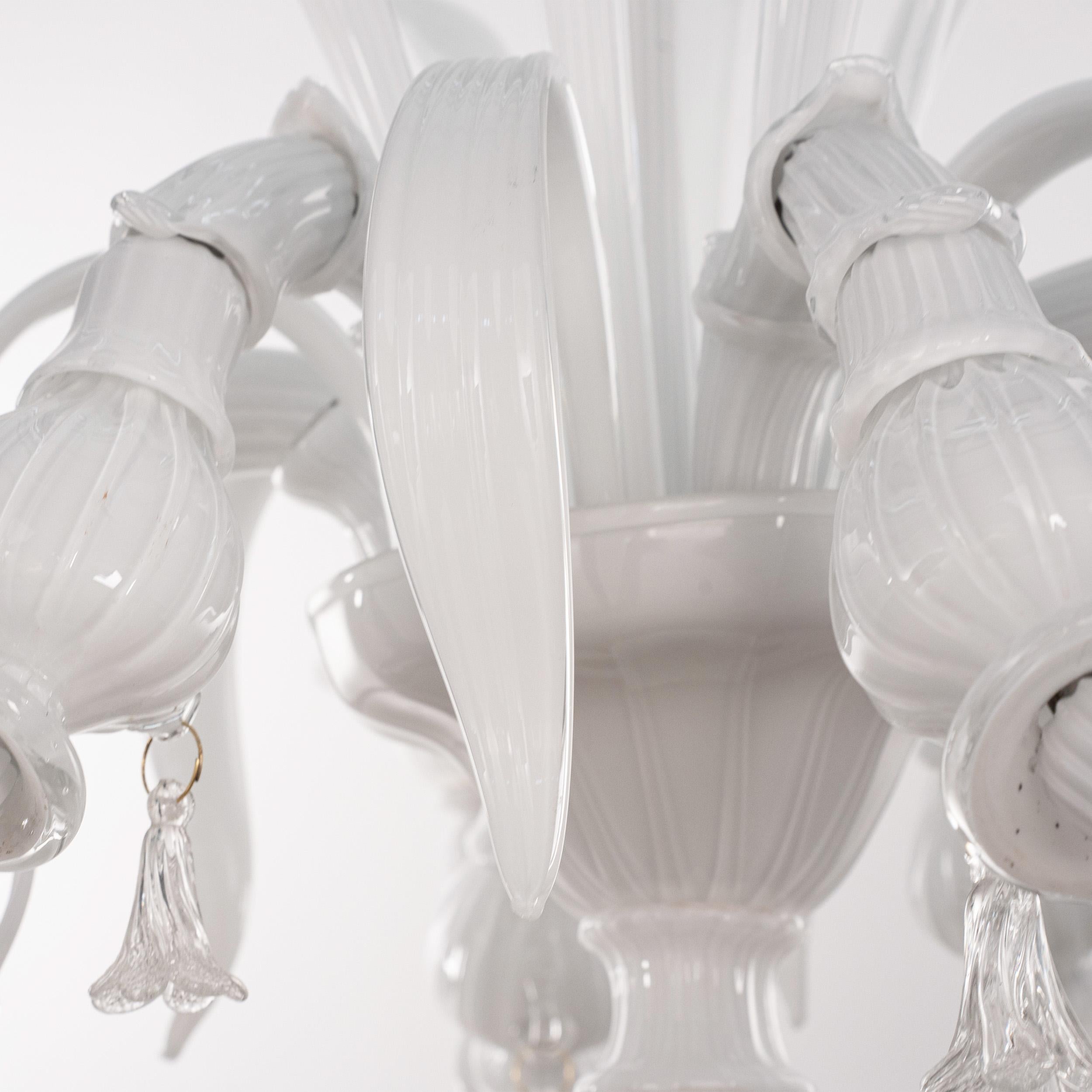 Gran araña de cristal blanco de Murano 6 luces, Vintage Made in Italy en stock siglo XX en venta