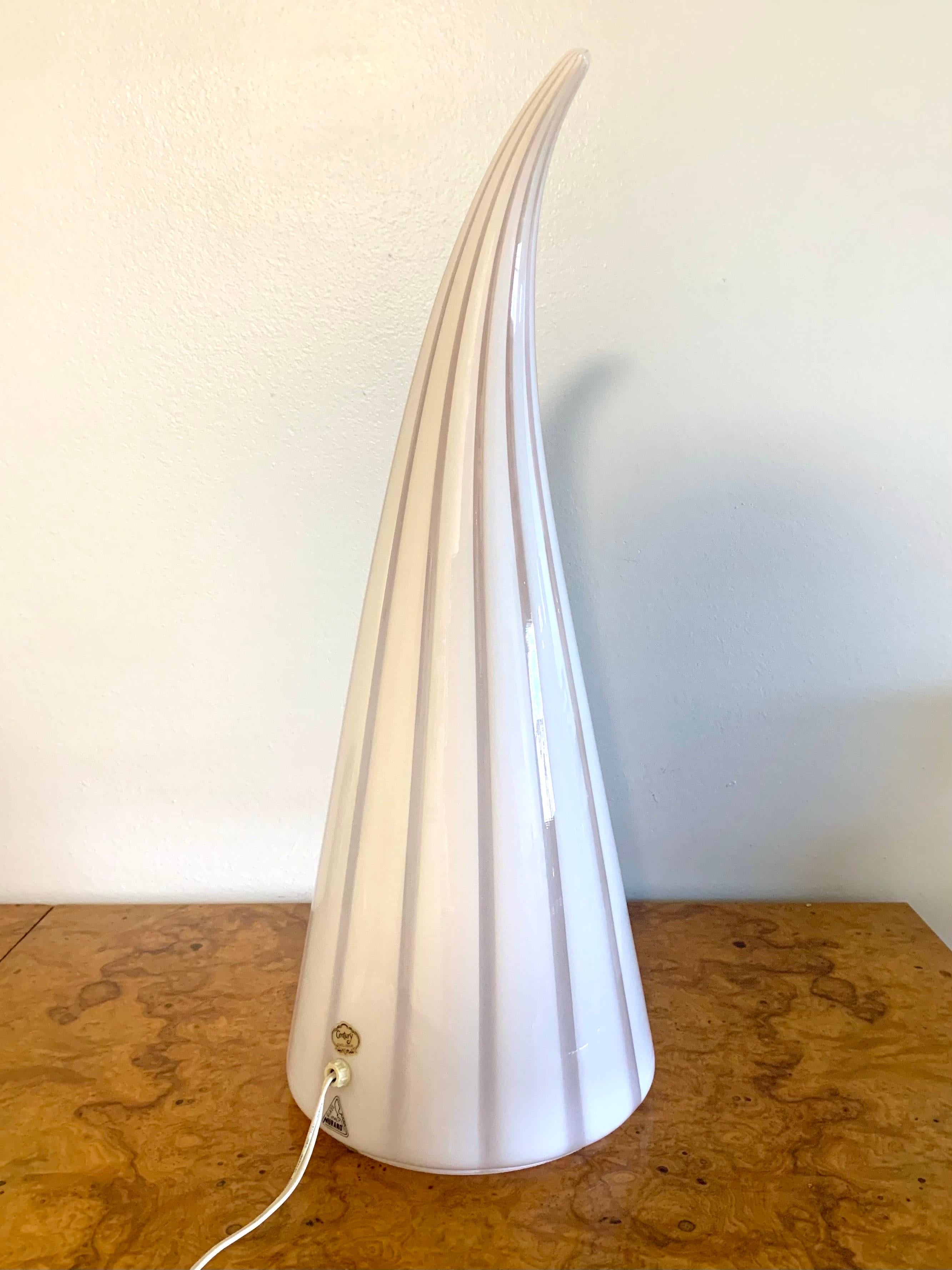 Large Murano White Striped Horn Shape Table Lamp In Good Condition For Sale In Boynton Beach, FL