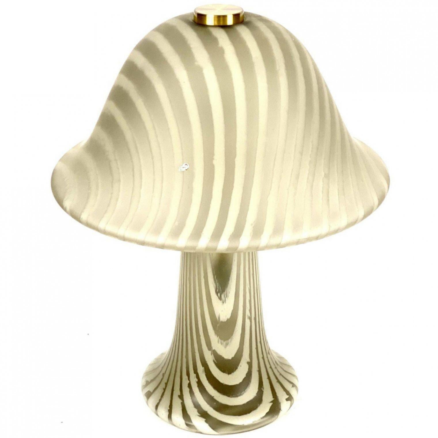Große Pilz-Tischlampe von Peill Putzler, 1970er Jahre (Messing) im Angebot