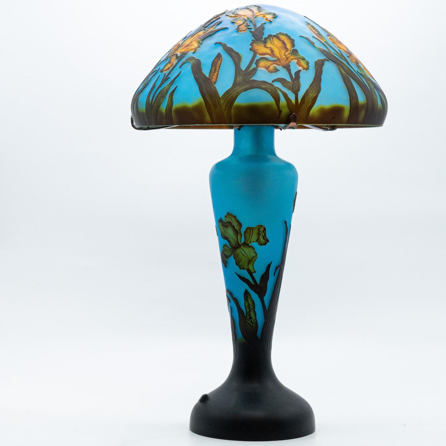 Gran seta, lámpara de mesa, estilo Gallé, Francia, 1960 en Bueno estado para la venta en Rijssen, NL