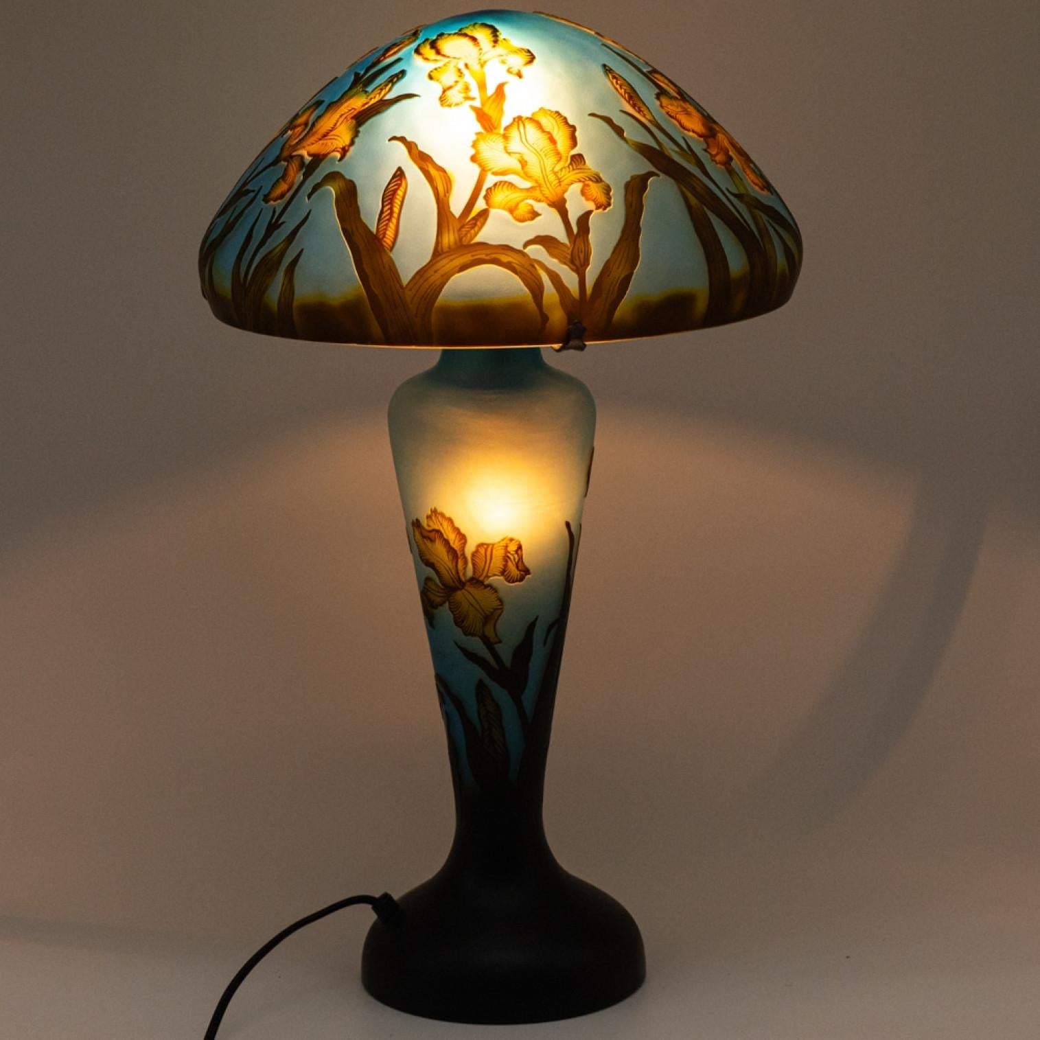 Gran seta, lámpara de mesa, estilo Gallé, Francia, 1960 mediados del siglo XX en venta