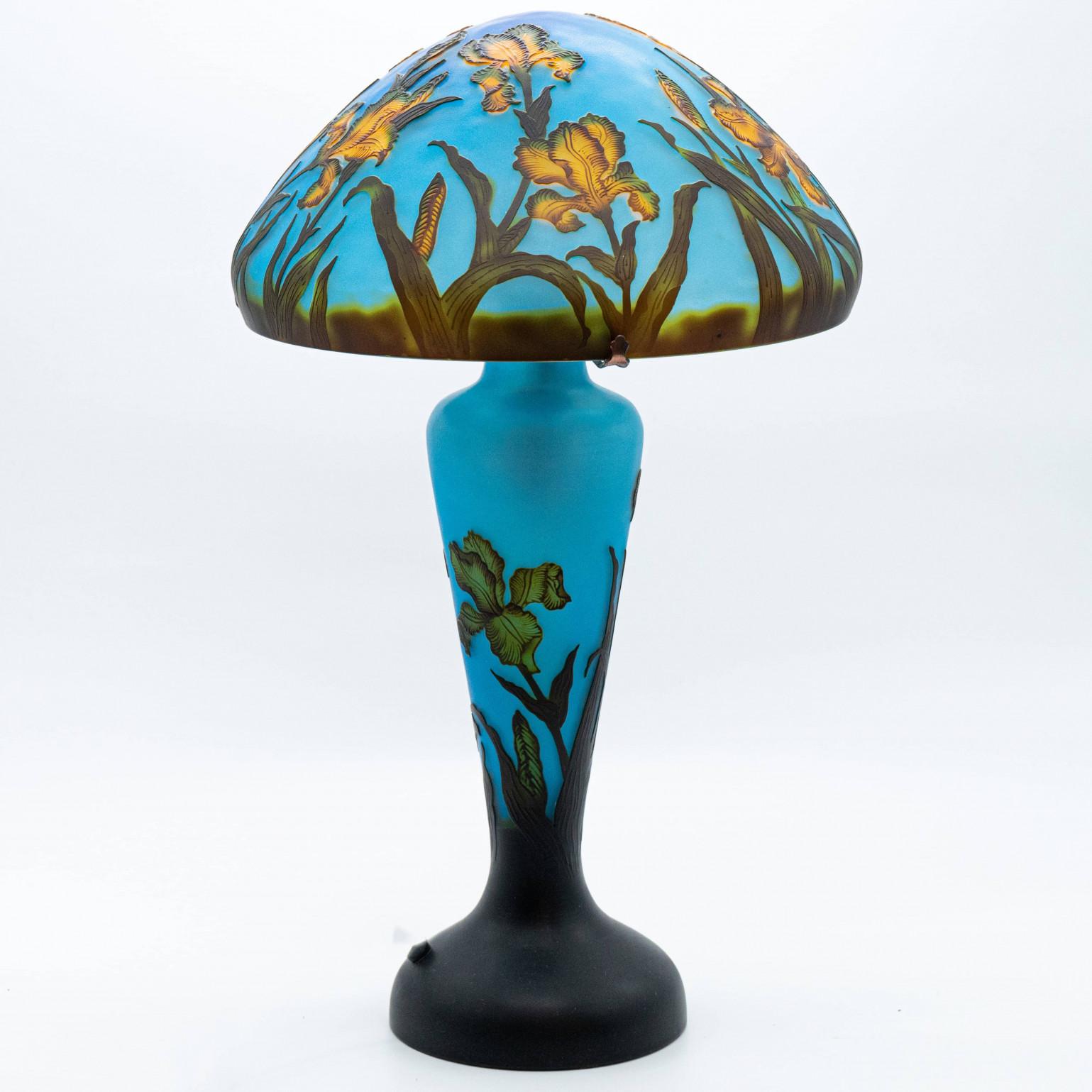 Gran seta, lámpara de mesa, estilo Gallé, Francia, 1960 Vidrio en venta