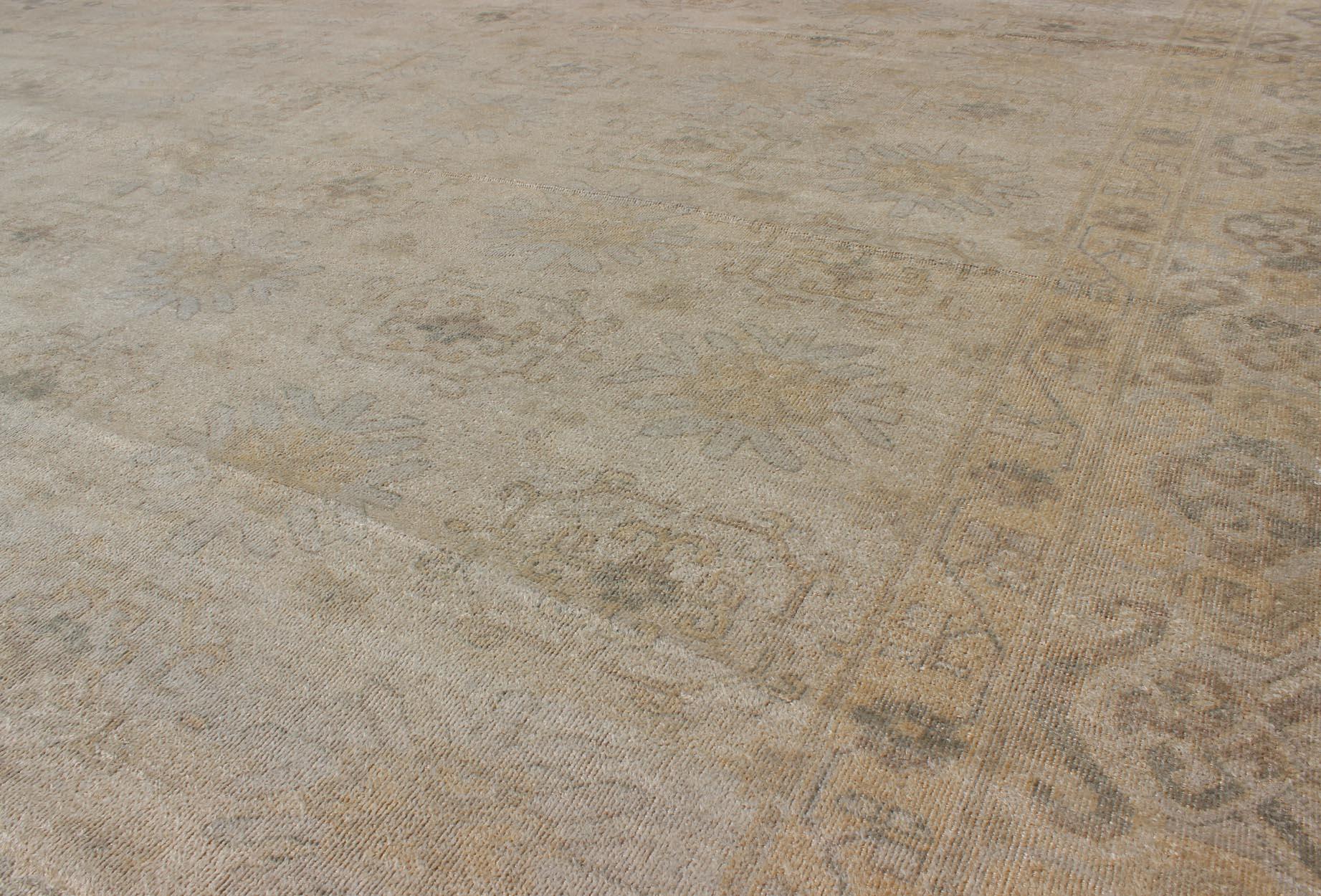 Großer moderner gemusterter Khotan-Teppich mit überdimensionalen subgeometrischen Motiven im Zustand „Neu“ im Angebot in Atlanta, GA