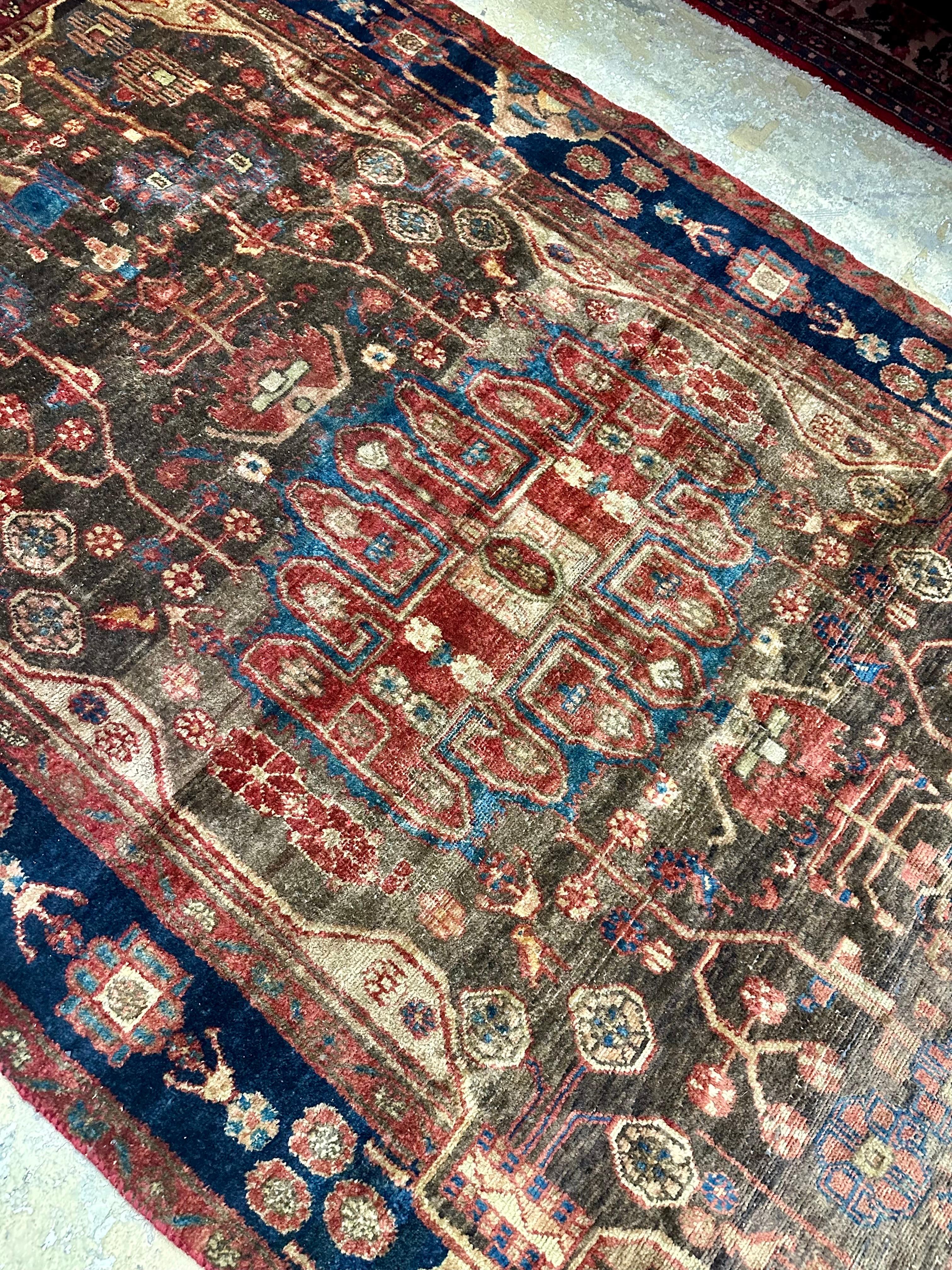 Großer gedämpfter Ton Halbantiker Persischer Handgeknüpfter Wollteppich Läufer (Romantik) im Angebot