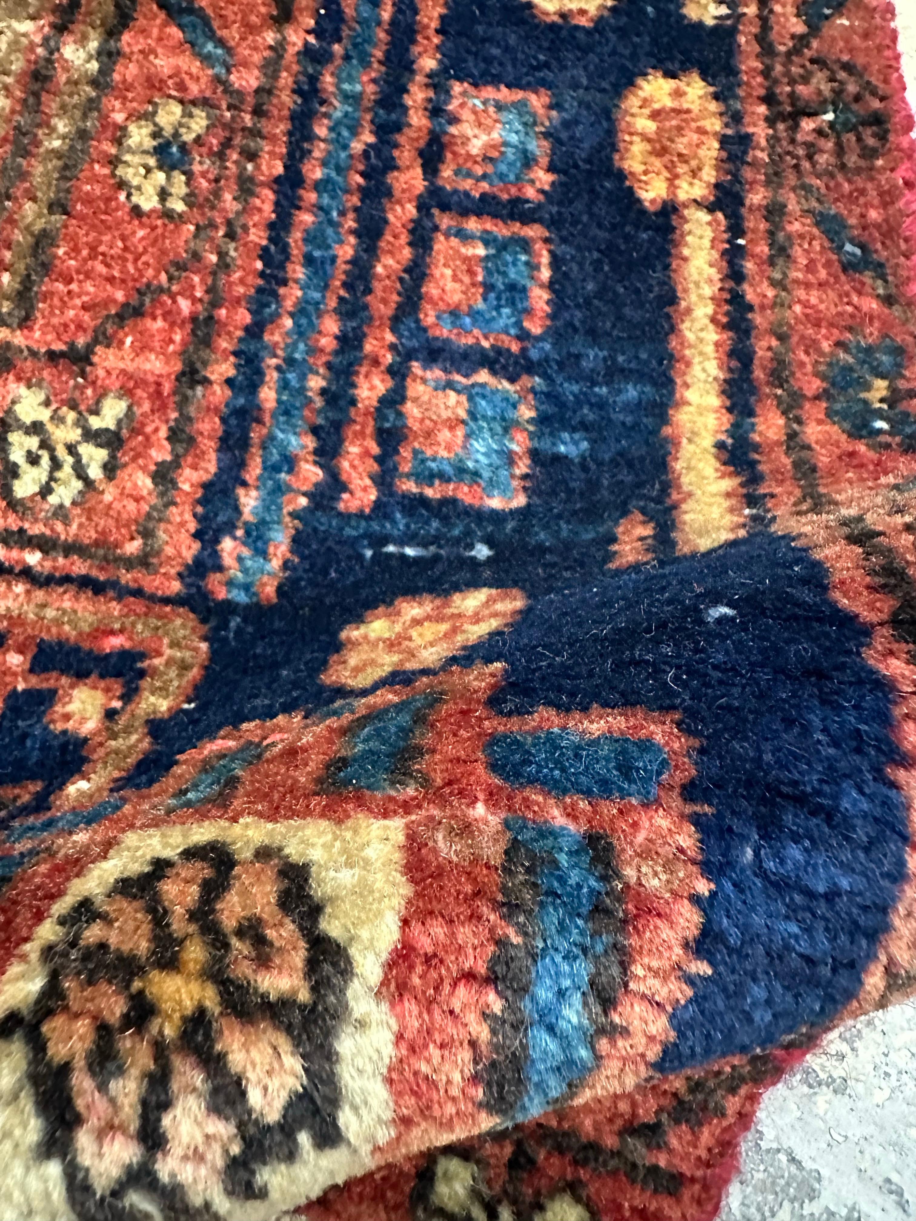 Großer gedämpfter Ton Halbantiker Persischer Handgeknüpfter Wollteppich Läufer (Wolle) im Angebot