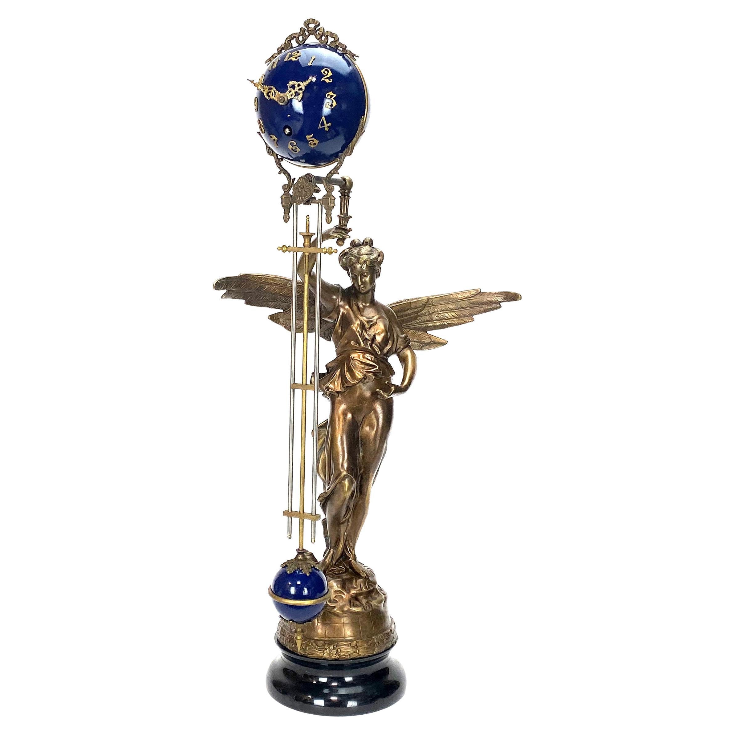 Grande horloge pivotante en laiton Mystery Lady Gloria 8 Day 4 po. avec boule bleu cobalt