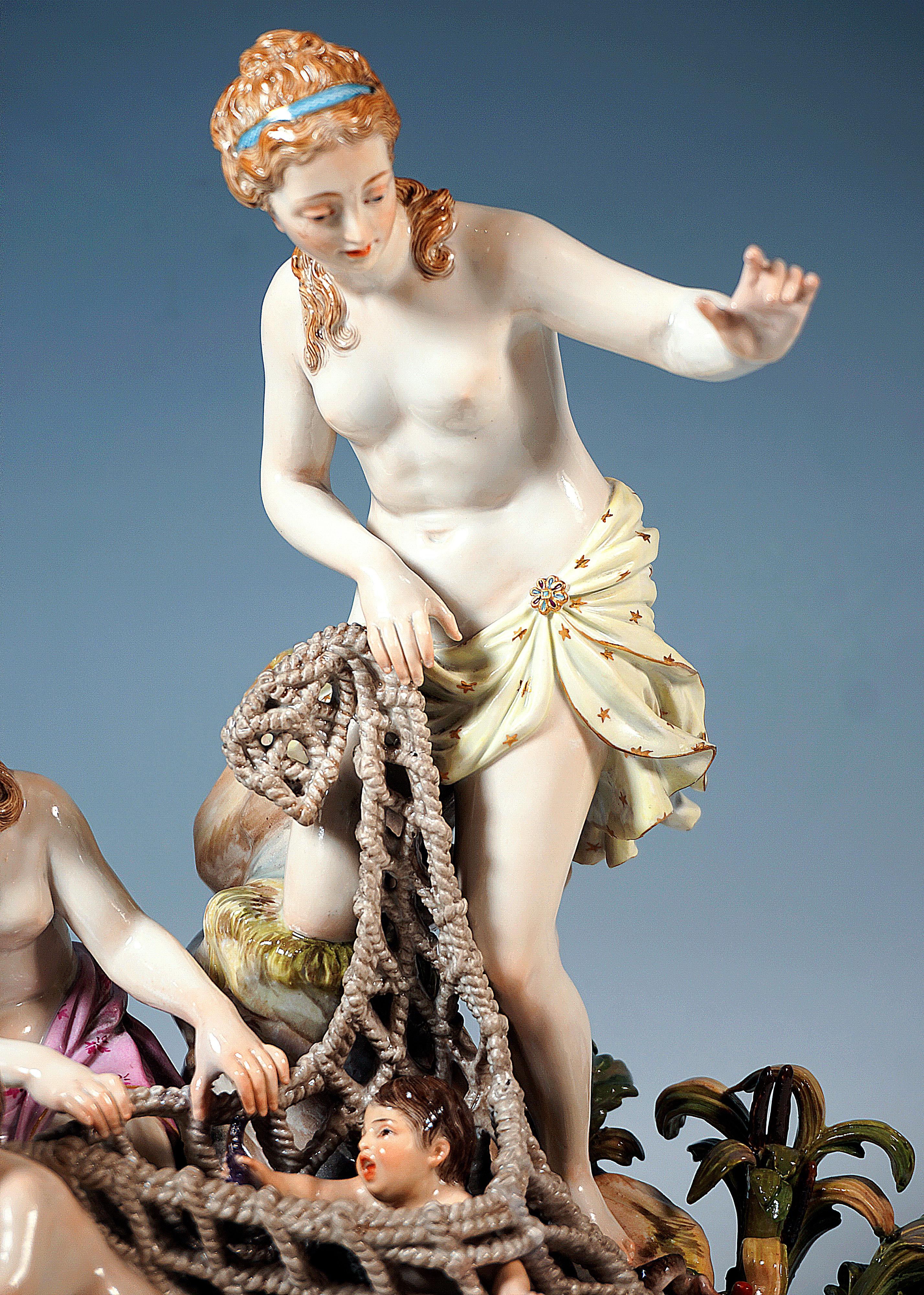 Fait main Large Mythological Meissen Group 'The Catch Of The Triton', J.J. Kändler, c 1860 en vente