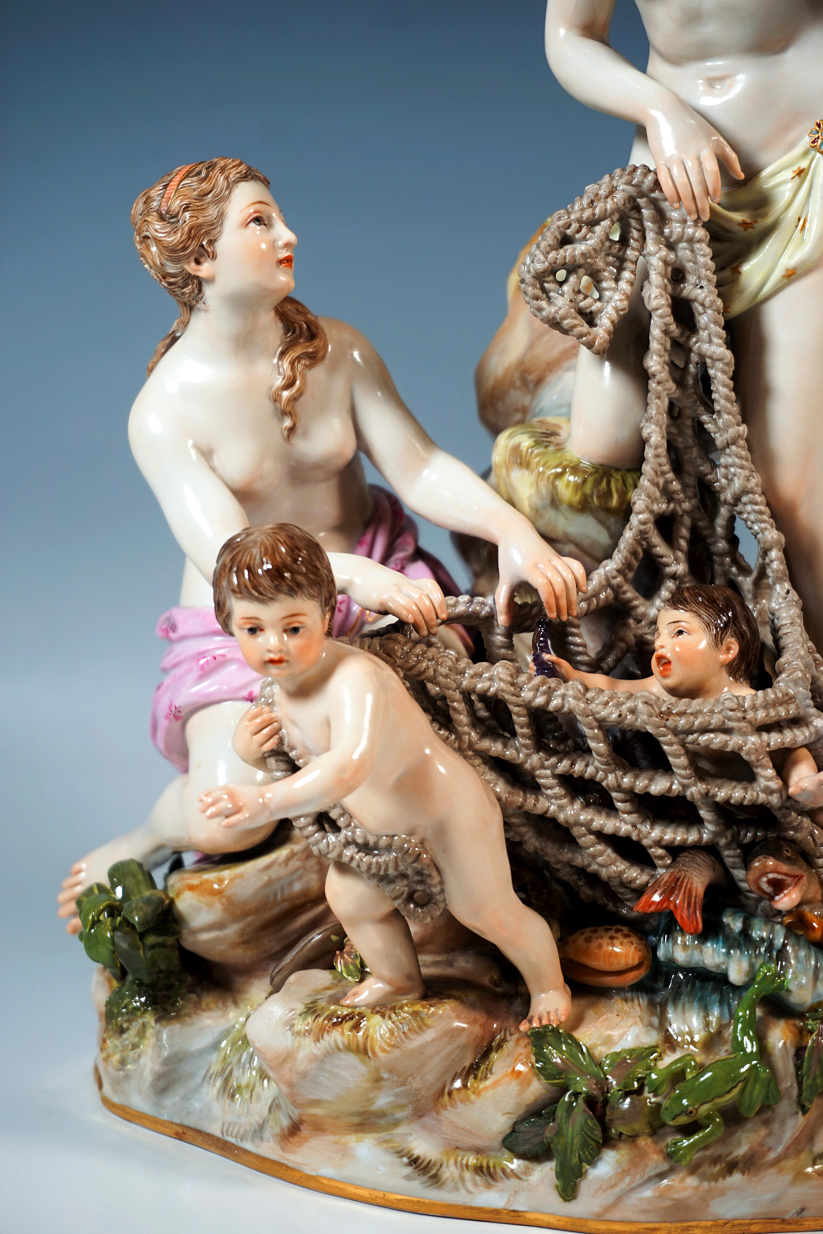 Large Mythological Meissen Group 'The Catch Of The Triton', J.J. Kändler, c 1860 Bon état - En vente à Vienna, AT
