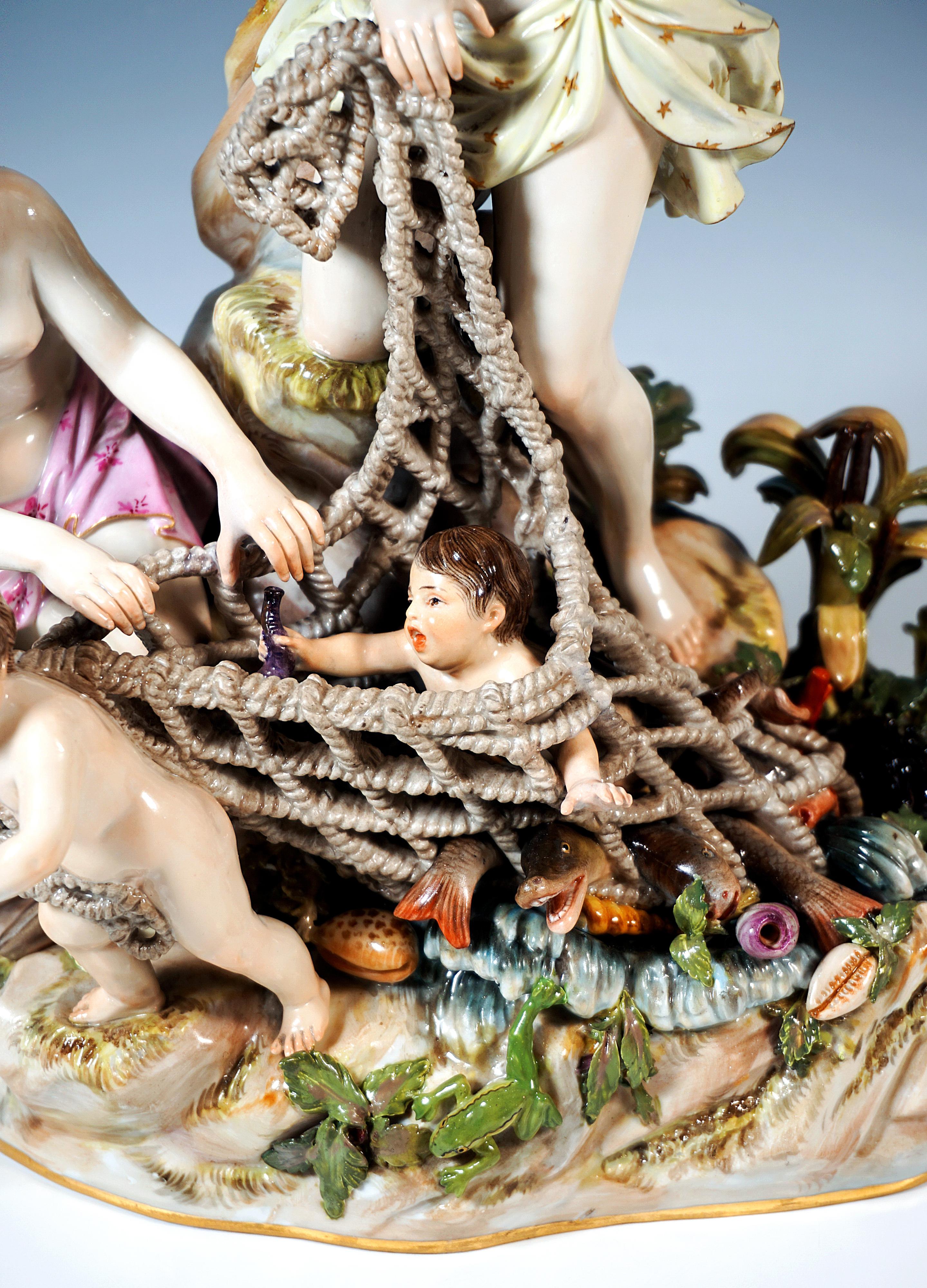 Porcelaine Large Mythological Meissen Group 'The Catch Of The Triton', J.J. Kändler, c 1860 en vente