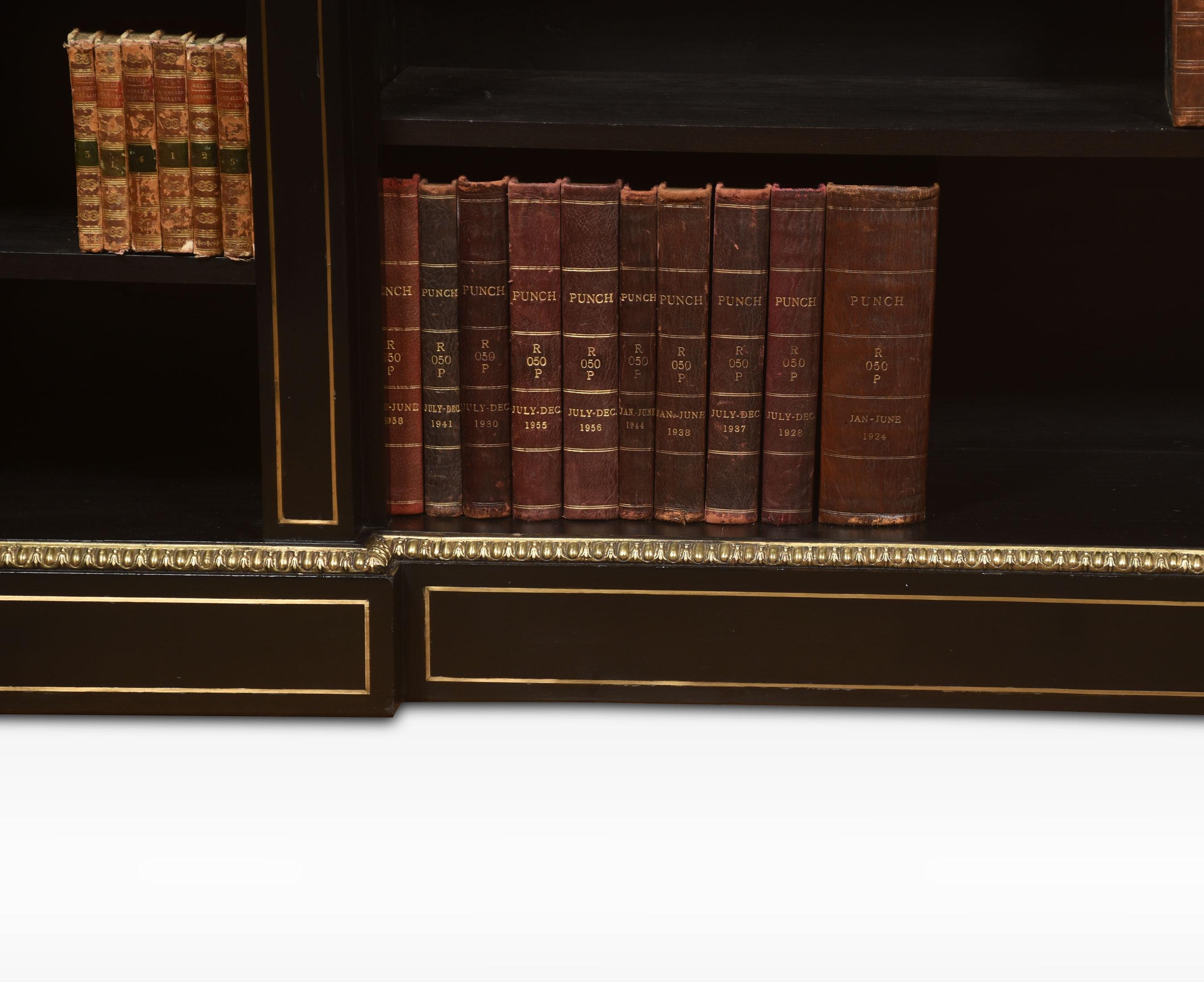Großes offenes Bücherregal aus Messing mit Napoleon III.-Beschlägen (Französisch) im Angebot