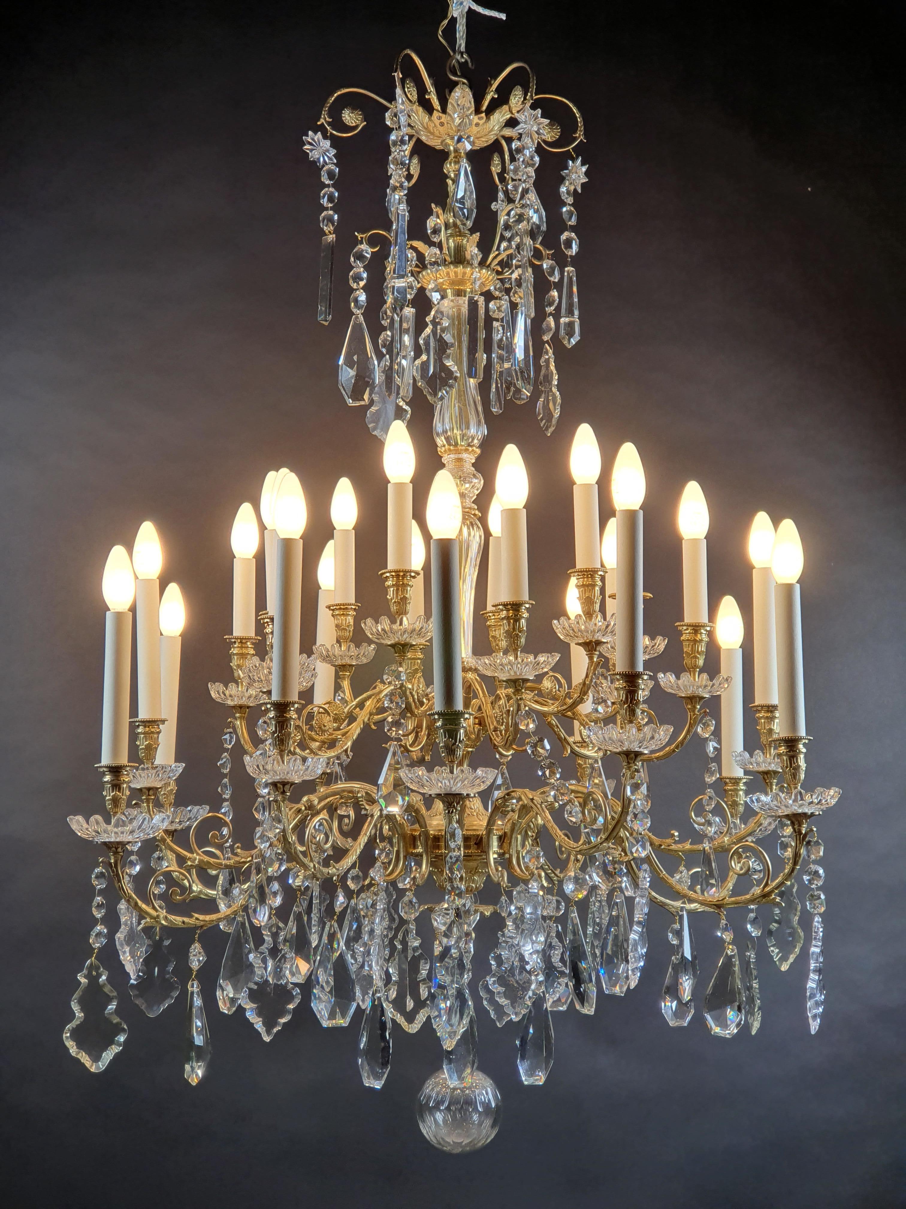 Large Napoleon III Chandelier in Gilt Bronze and Crystal, 24 Lights In Good Condition In BARSAC, FR