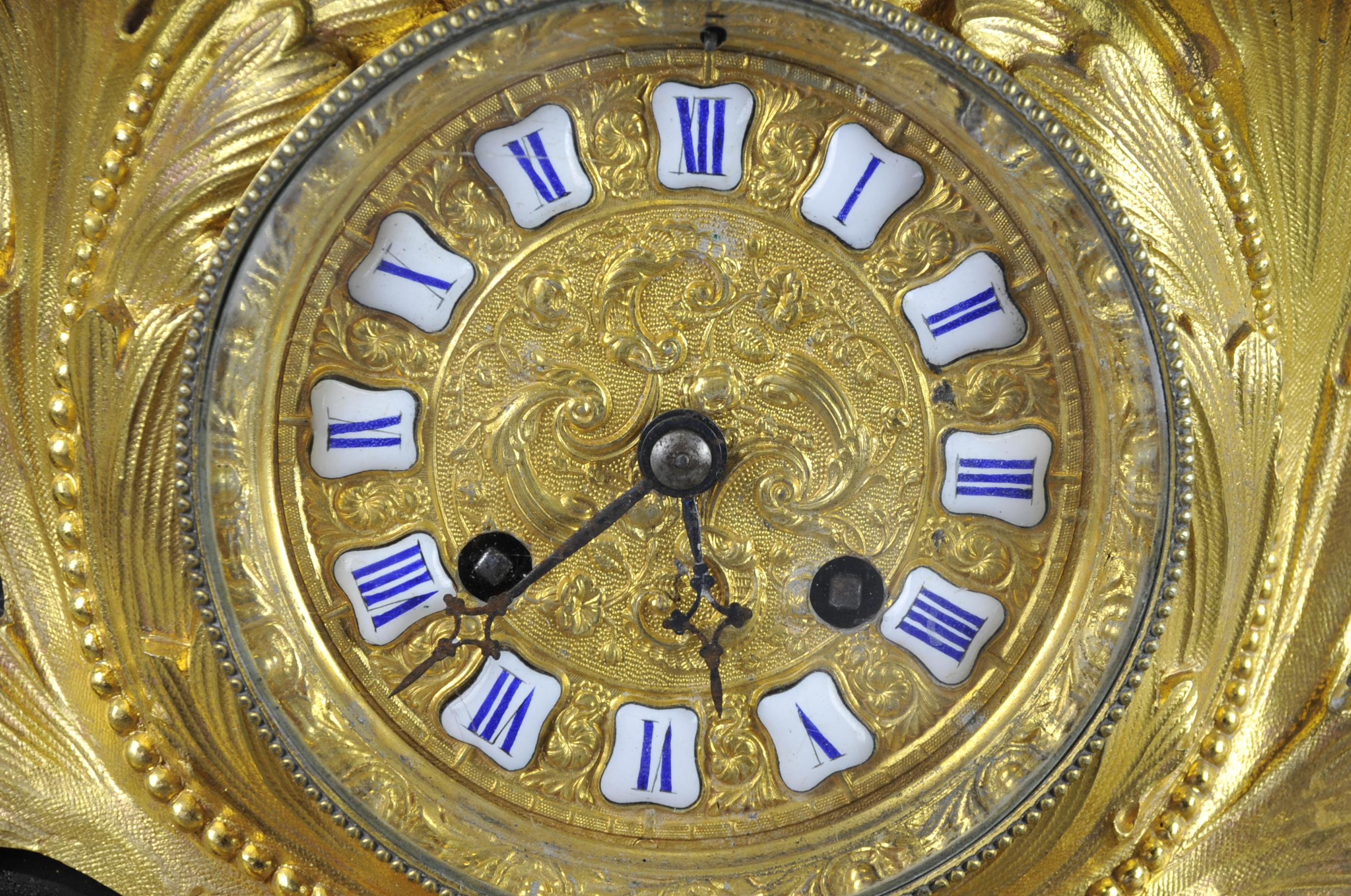 Große Uhr Napoleon III aus schwarzem belgischem Marmor und vergoldeter Bronze von Raingo Frère (19. Jahrhundert)