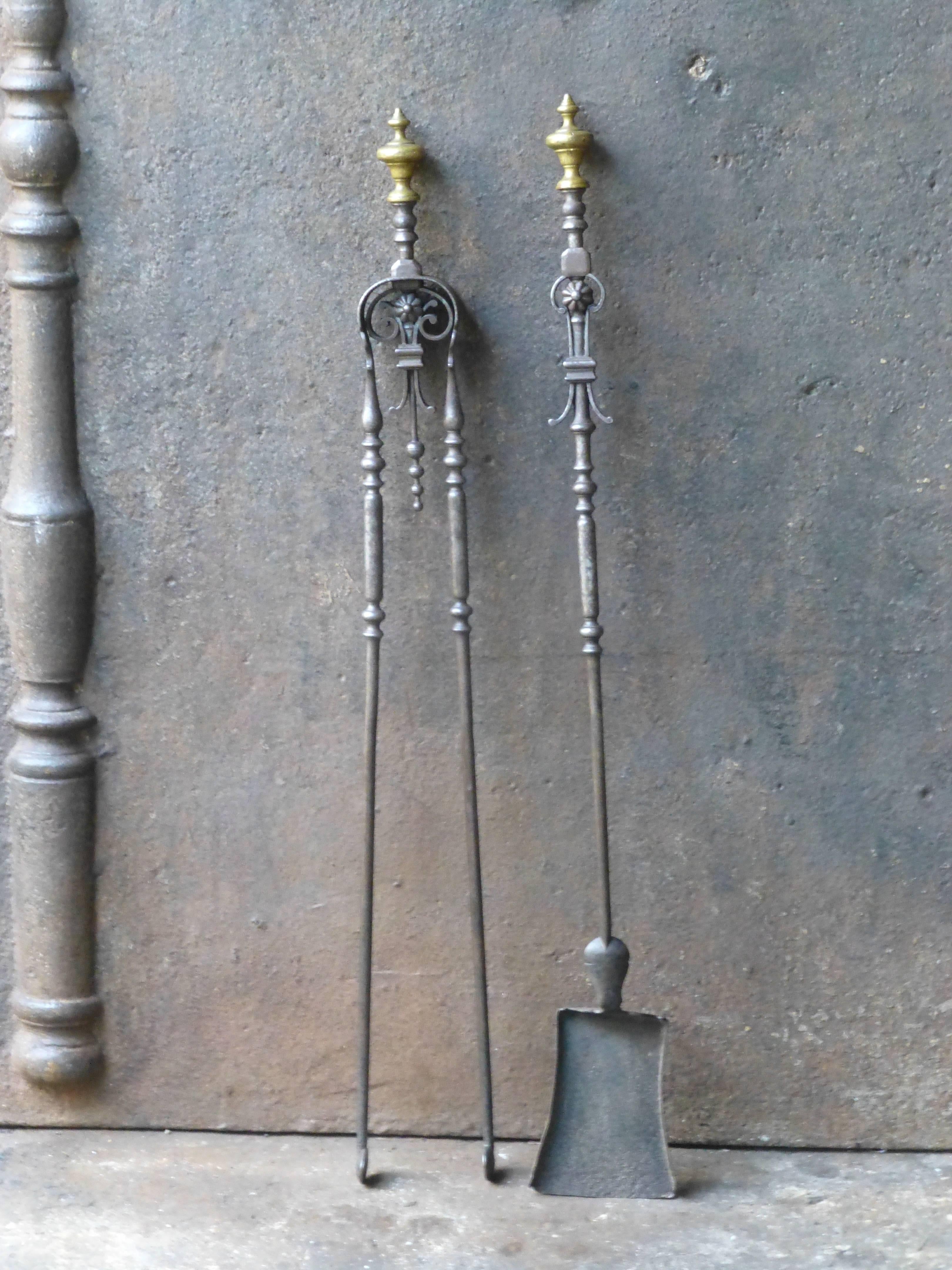 Large set of French fireplace tools, companion set made of wrought iron and brass. Napoleon III period. The set is in a good condition.