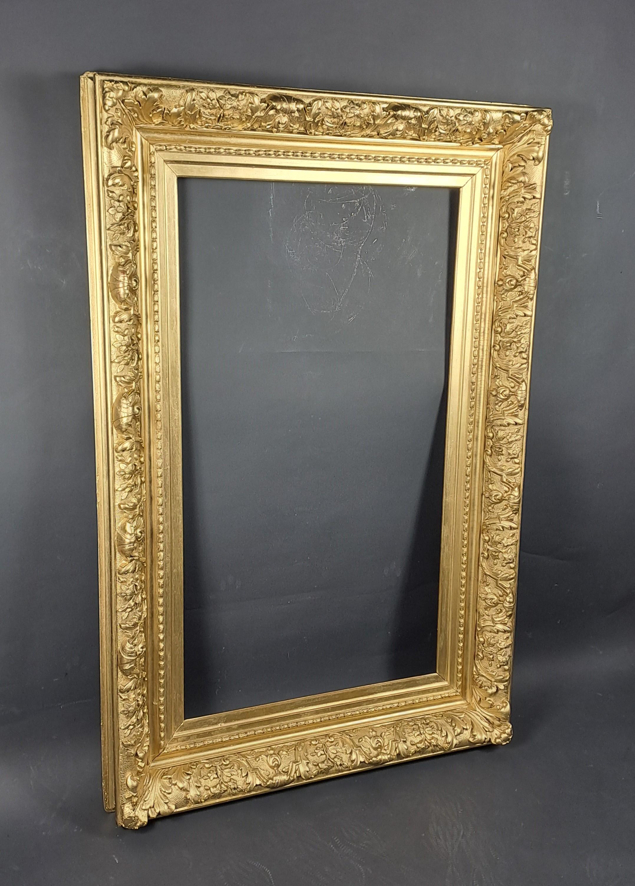 Gran marco Napoleón III de madera y estuco dorado Estuco en venta