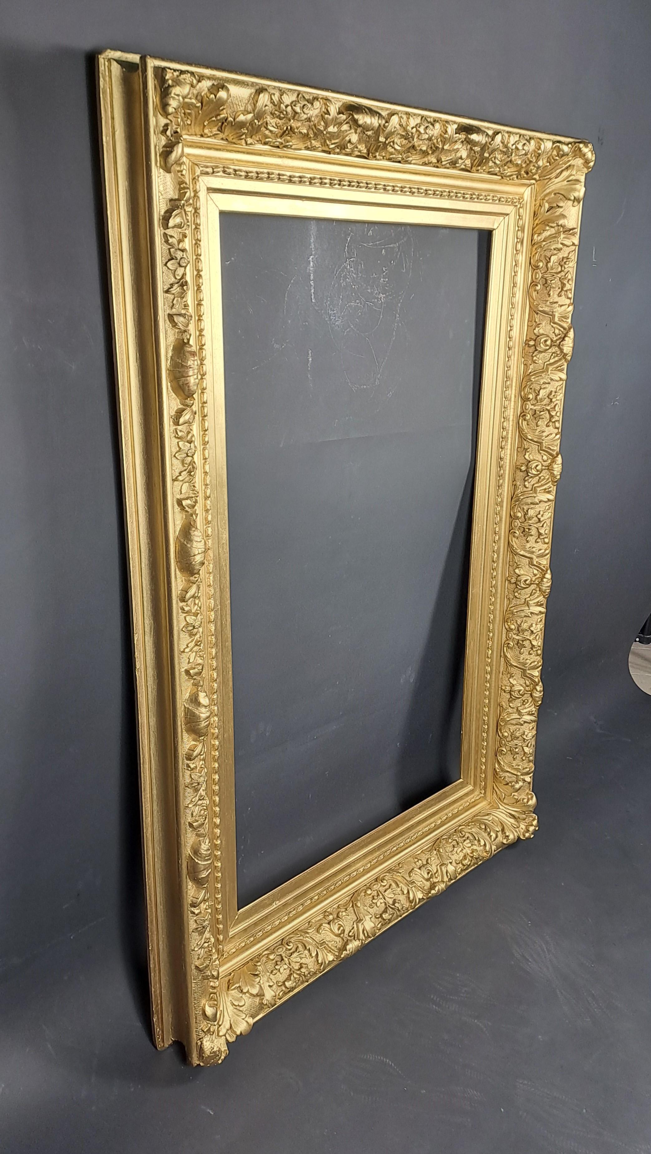 Gran marco Napoleón III de madera y estuco dorado en venta 1