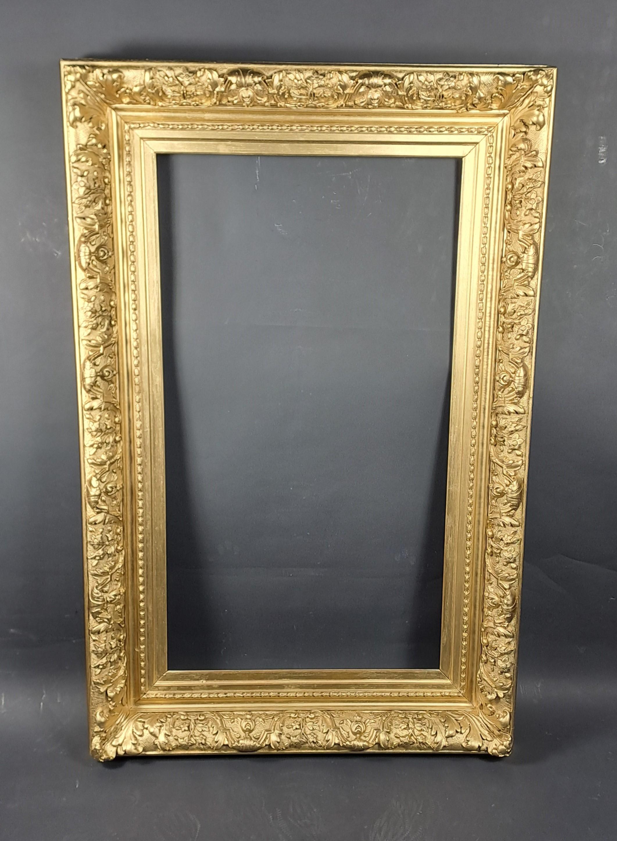 Gran marco Napoleón III de madera y estuco dorado en venta 2