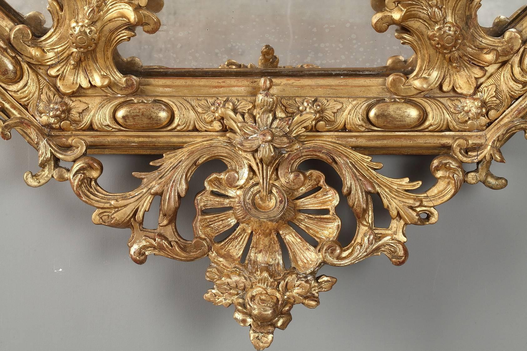 Large Napoleon III Giltwood and Stucco Mirror In Good Condition In Paris, FR