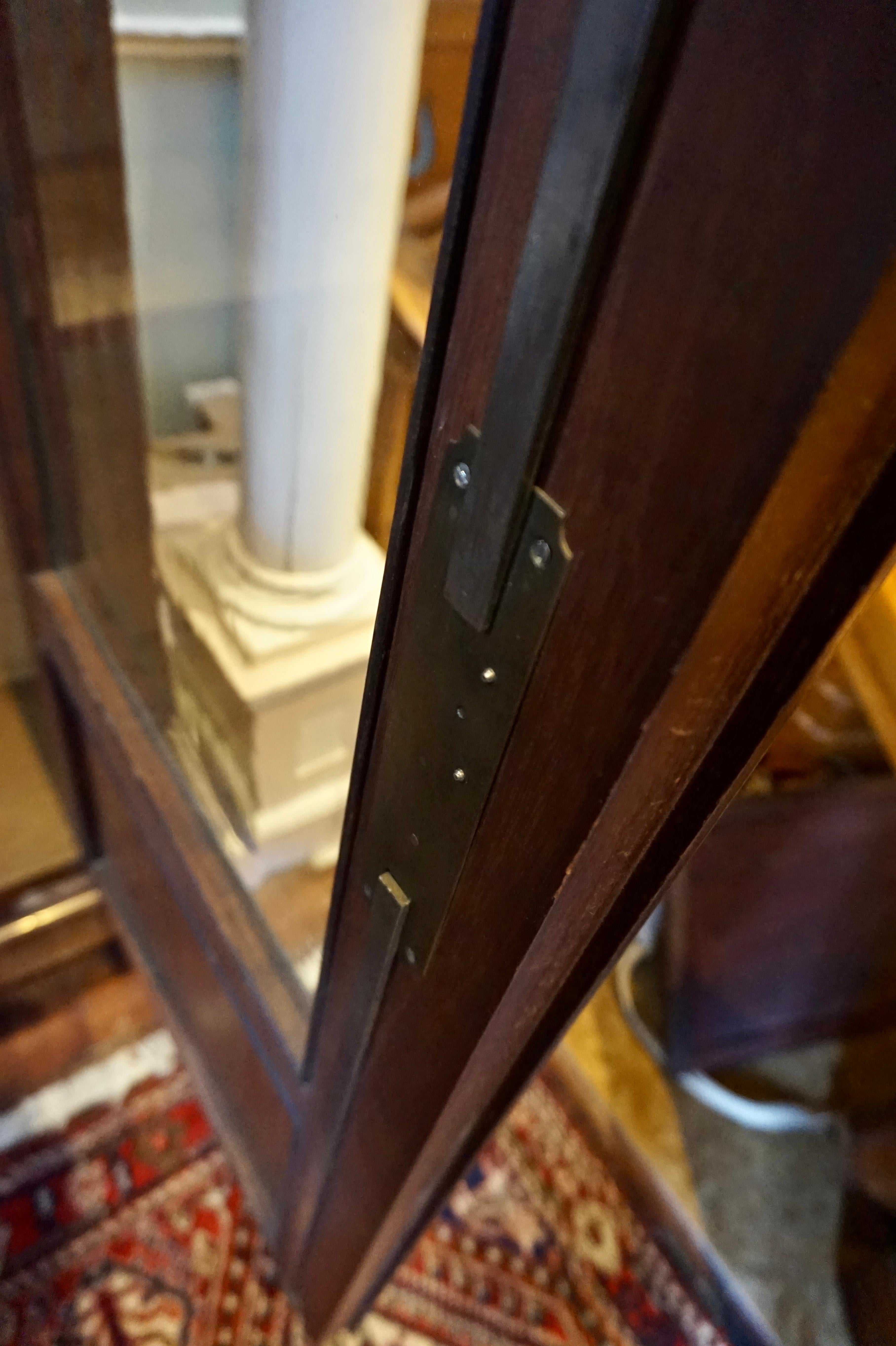 Grande libreria Napoleone III in mogano, ottone dorato, grande libreria Cum Showcase Curio in vendita 6