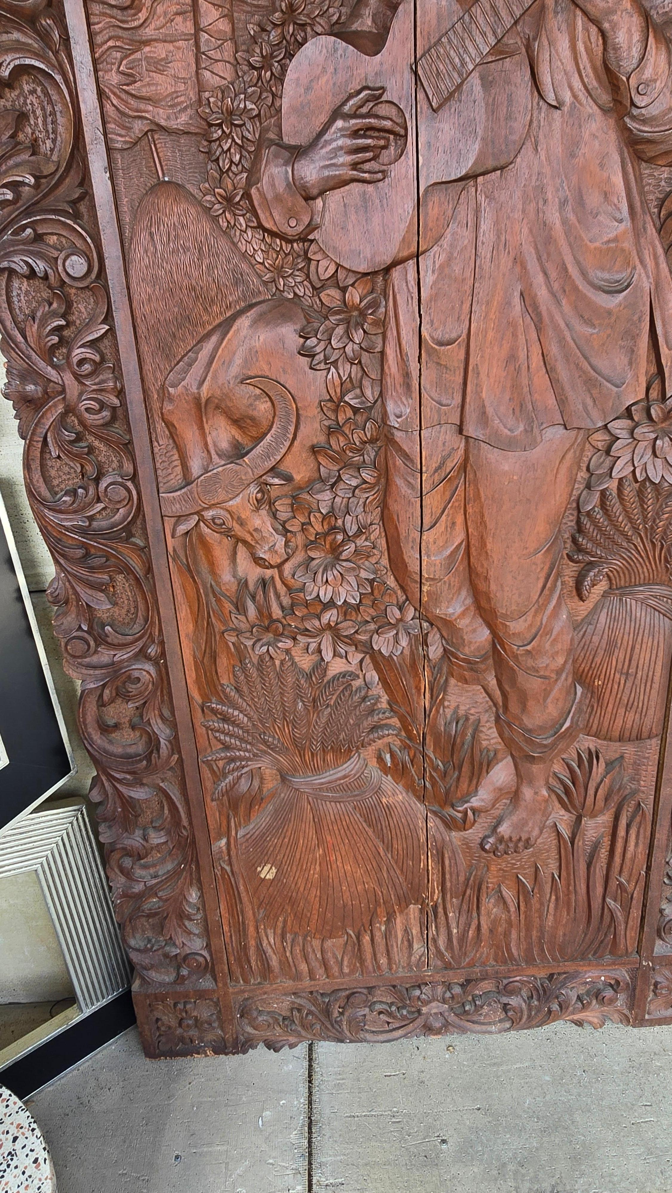 Intagliato Grande pannello in legno di Narra attribuito a José P. Alcántara, Filippine, anni 40 in vendita