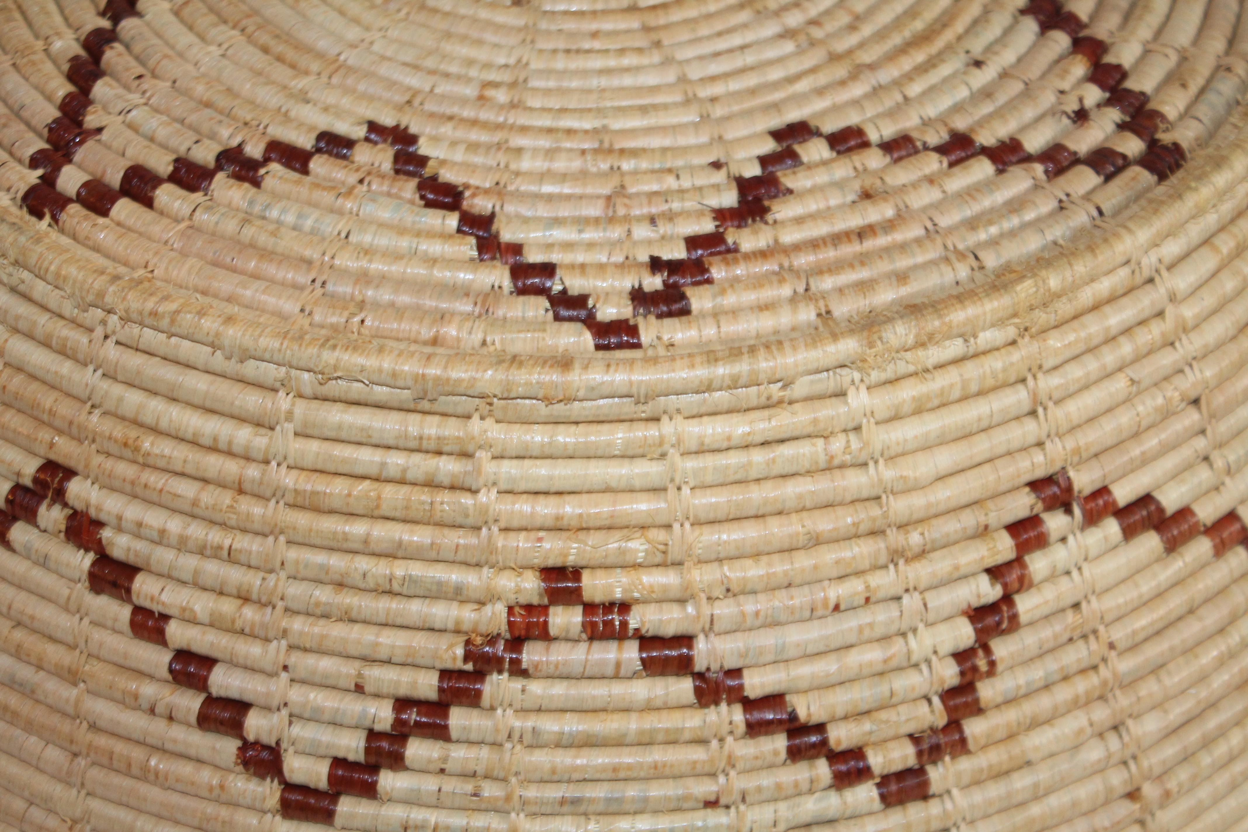Large Native American Basket In Good Condition In Los Angeles, CA
