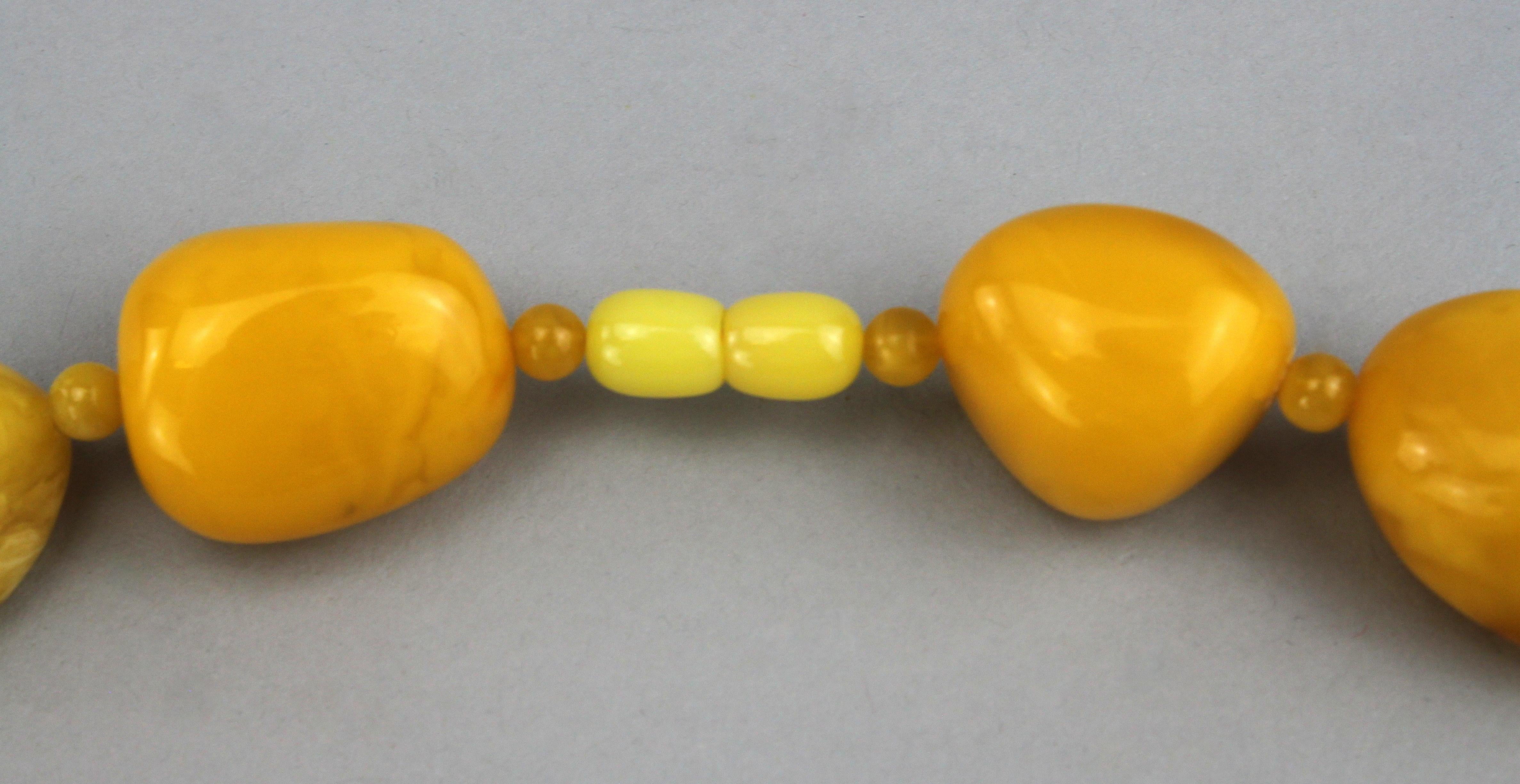 Large Natural Baltic White Amber Necklace In Excellent Condition For Sale In Braintree, GB