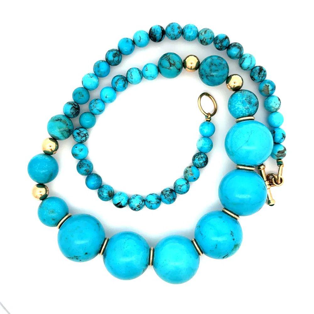 Statement-Halskette aus natürlichem blauem Türkis und Goldperlen (Rundschliff) im Angebot