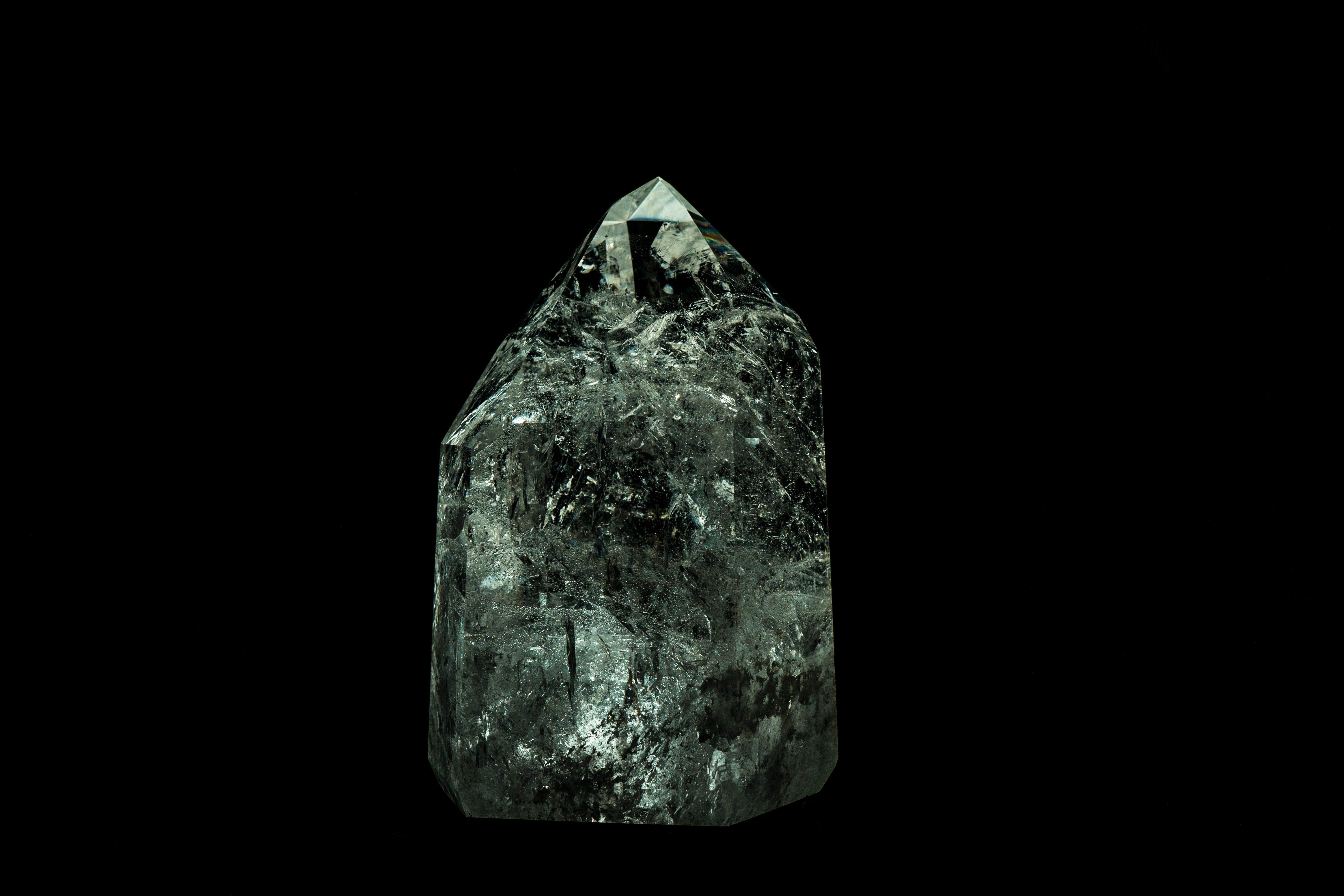 Großer natürlicher Klarquarzturm mit hochkarätigem Klarkristall von Diamantina im Angebot 4