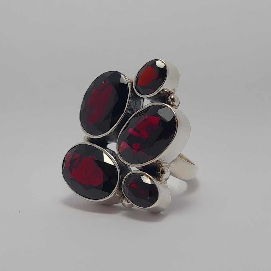 Large Natural Garnet Ring 925 Sterling Silver In New Condition In Los Angeles, CA