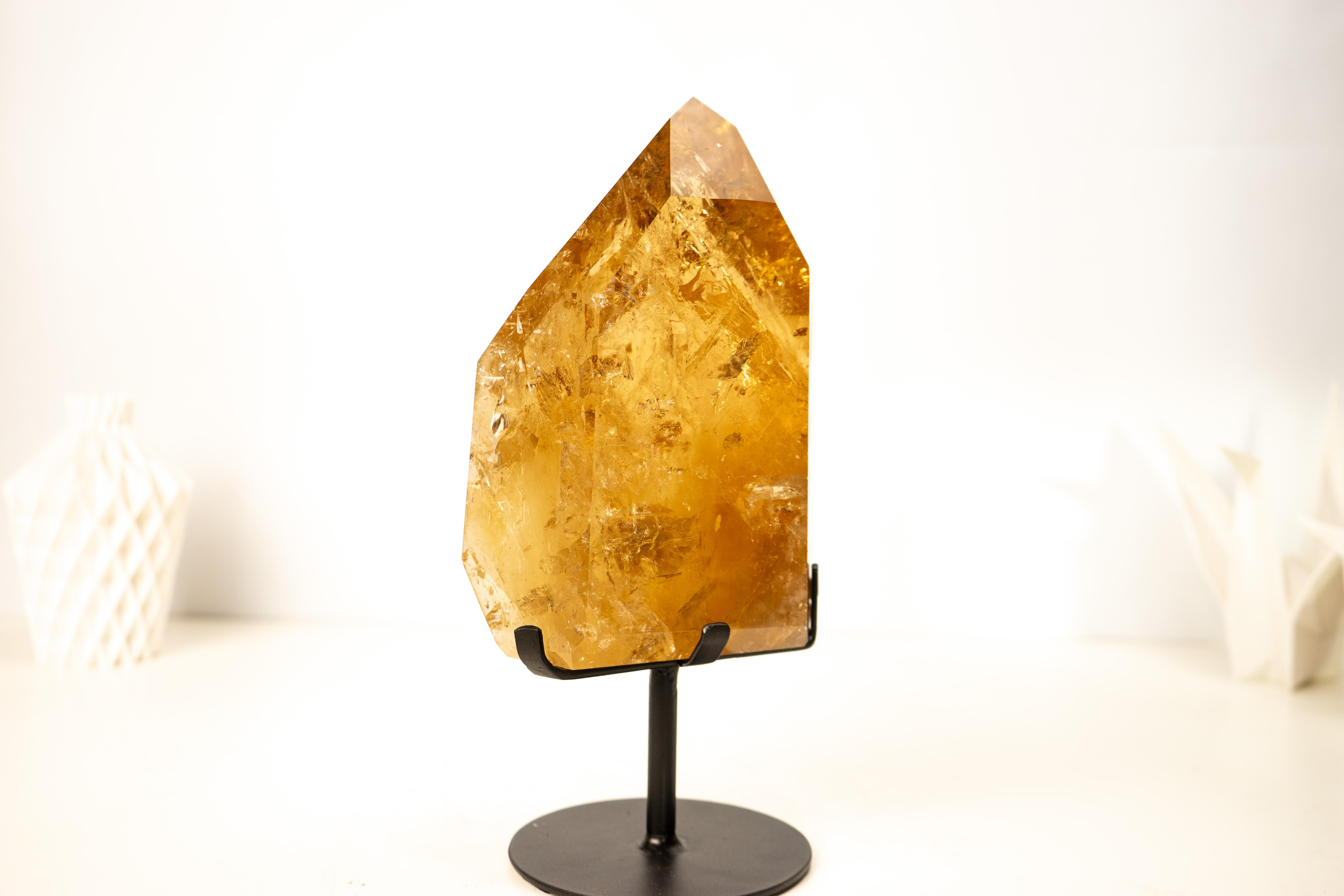 Echter hochkarätiger doppelendiger goldoranger Citrin, eine natürliche Citrin-Schönheit

▫️ Beschreibung

Mit seiner wunderschönen Ästhetik, die eine erstklassige gold-orange Farbe, raffinierte lapidare Arbeit und natürliche Brillanz kombiniert,
