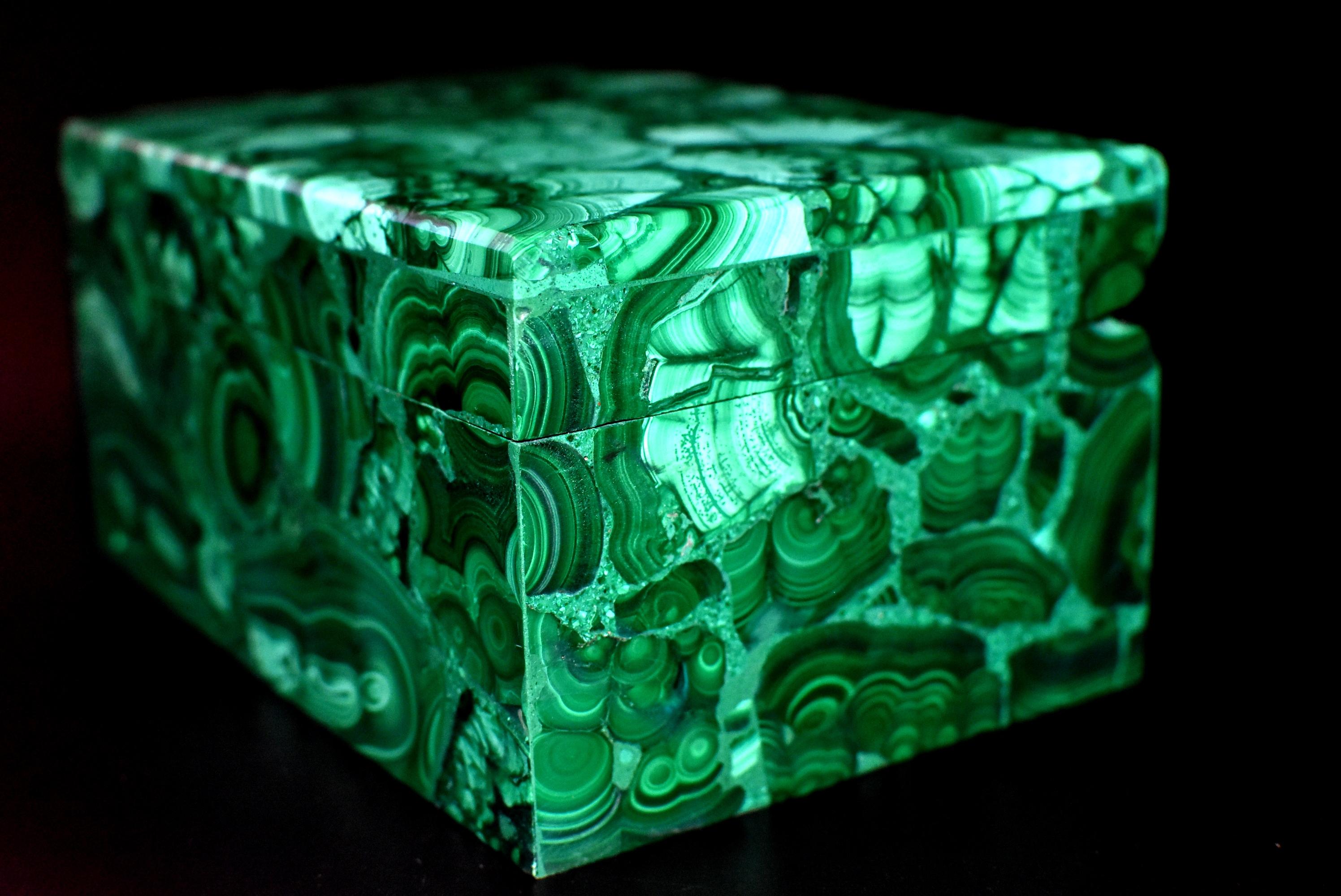 Large Natural Malachite Box, 3 lb, Full Slab Gem Stone Jewelry Box In Excellent Condition In Somis, CA