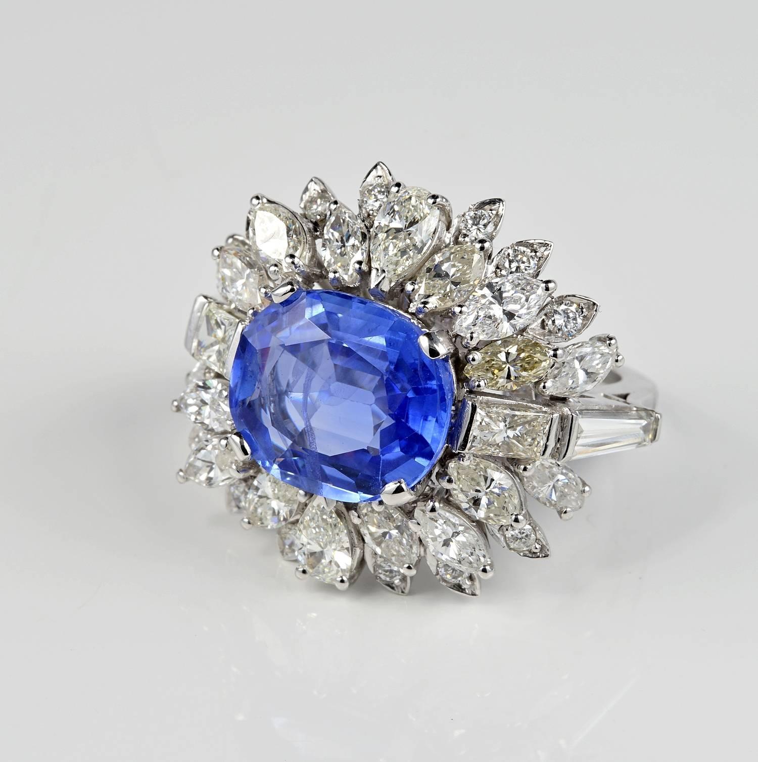 Large Natural No Heat Sapphire Diamond Platinum Cocktail Ring In Excellent Condition For Sale In Napoli, IT