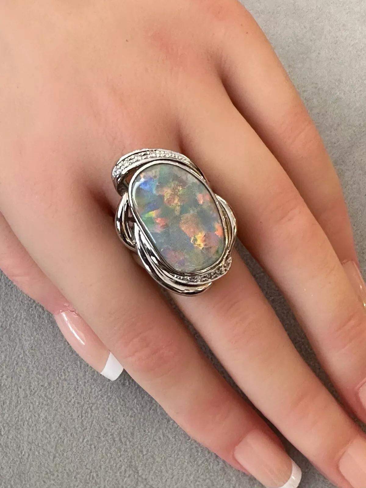 Large Natural Opal 6.81 carat and Diamond Ring in Platinum For Sale 2