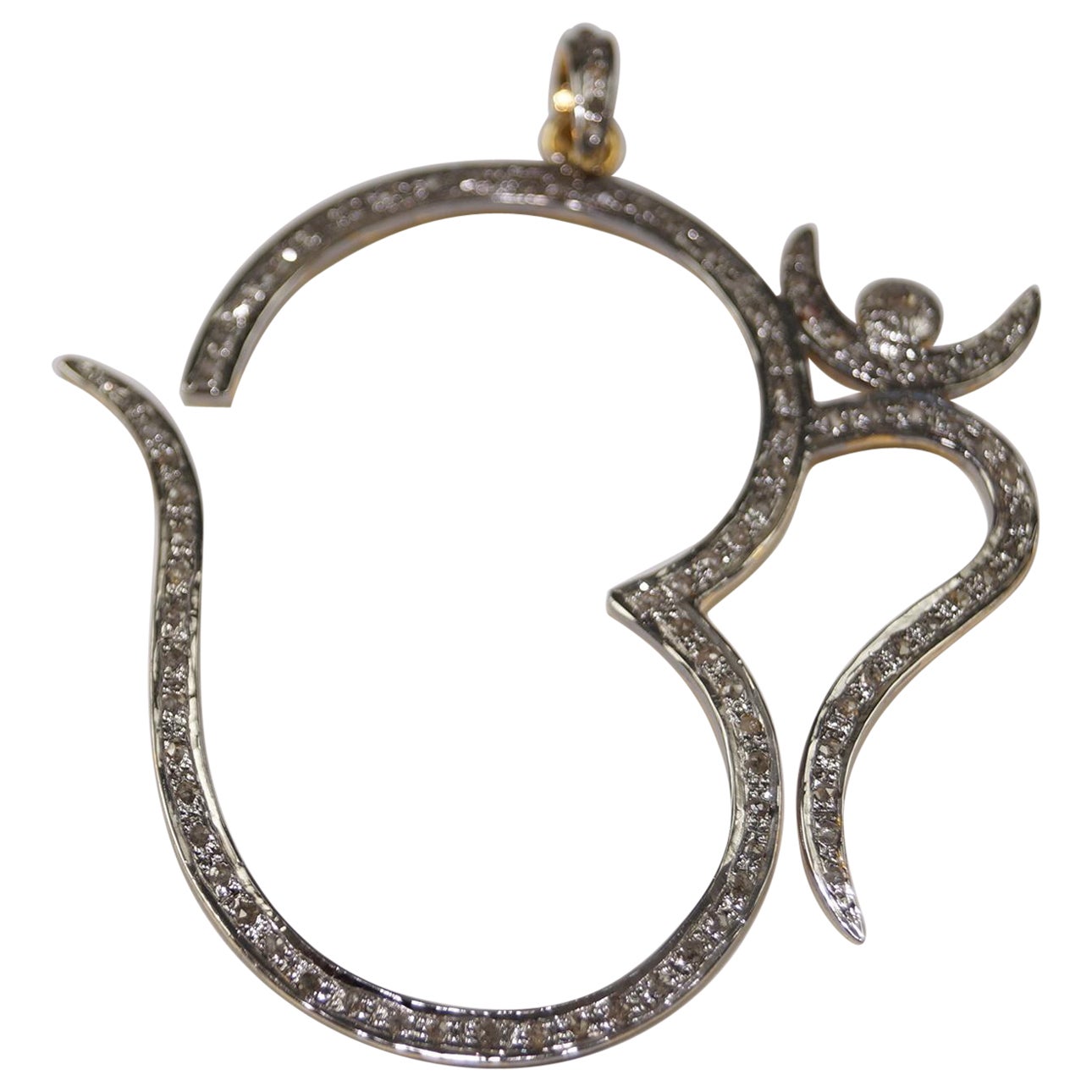 Ciondolo grande in argento sterling ossidato con pavé di diamanti Nature, con ciondolo Ohm om in vendita