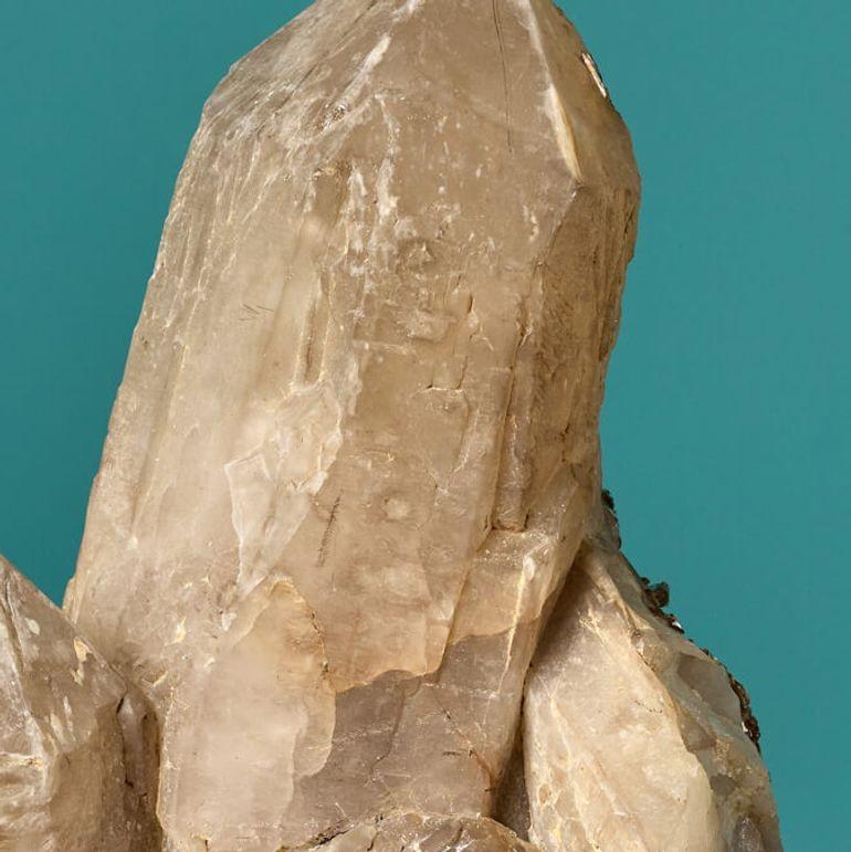 Large Natural Quartz Specimen In Fair Condition For Sale In Wormelow, Herefordshire