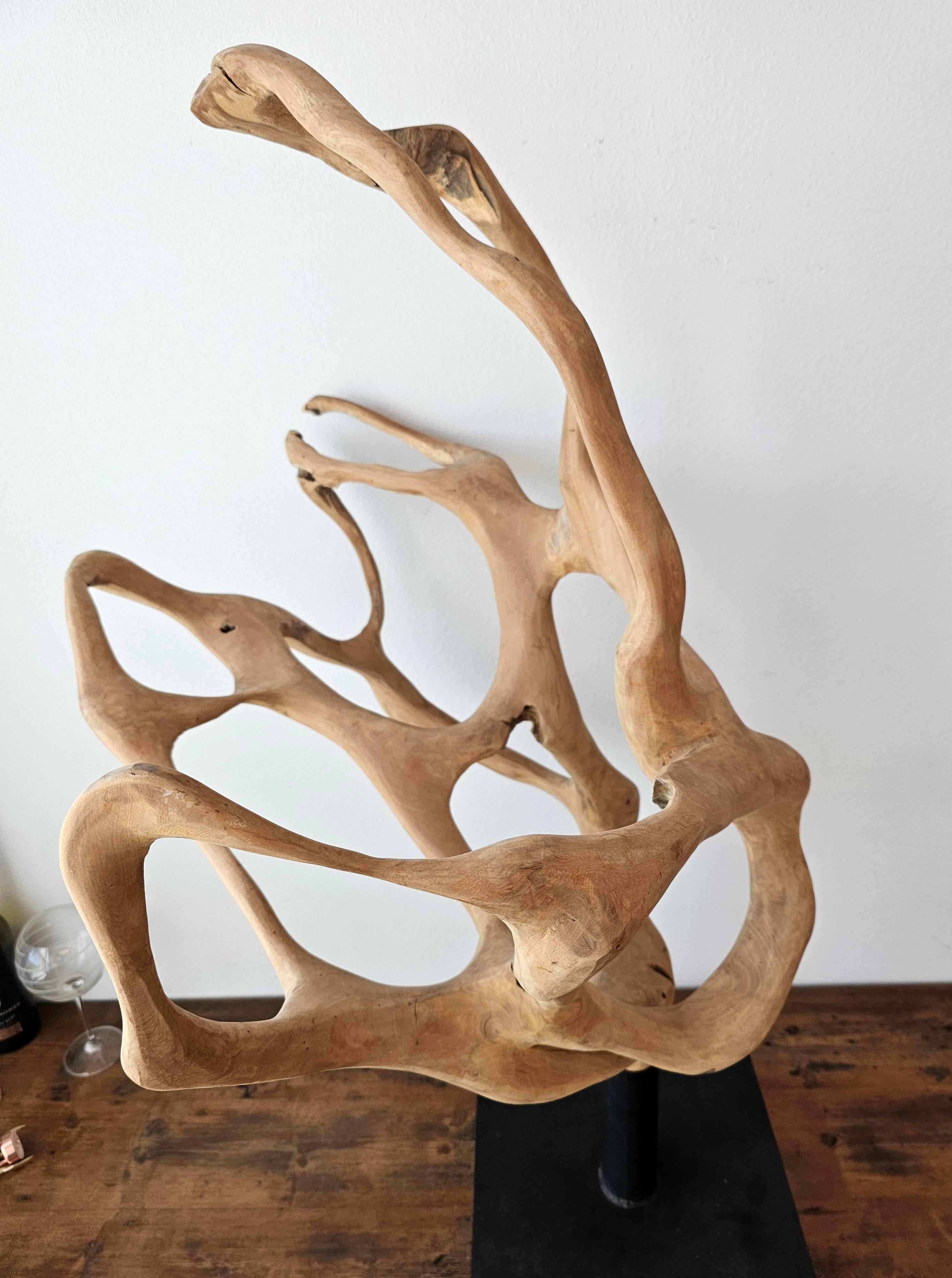 Escultura grande de madera de raíz de teca natural en venta 1